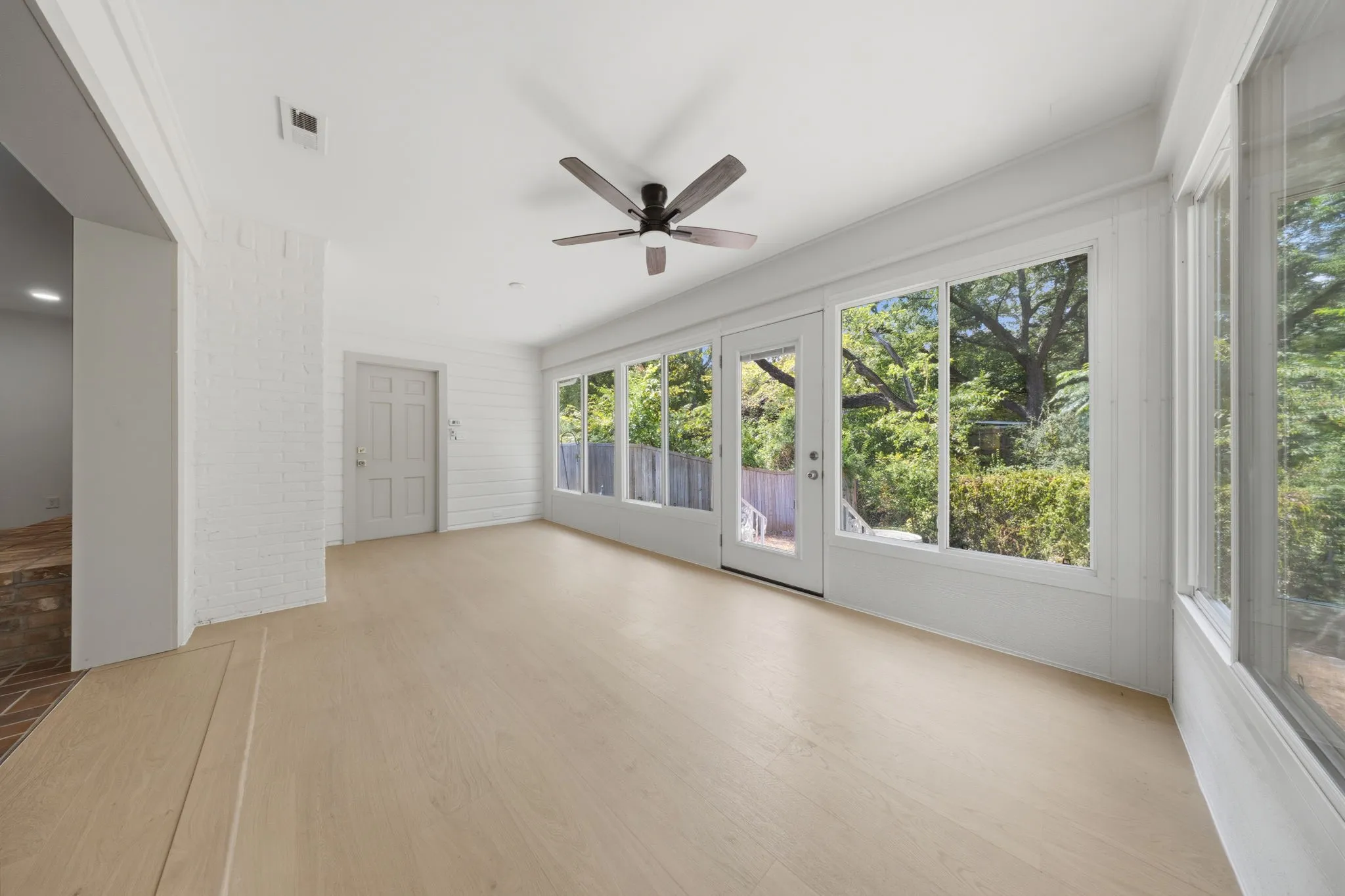 Single Family Residence For Rent in Dallas County , 3431 Kiesthill Drive, Dallas, Texas 75233, 4 Bedroom, 3 Bathroom, 2 Garage spaces, 2,728 Sqft, built in 1966, mls#21384133, Real Estate Agent in Dallas, Homes For Rent in Dallas county, Homes For Rent in Dallas, Realtor in Dallas Texas, Real Estate Brokerage Independent Realty Texas, Luminita Cordes Realtor