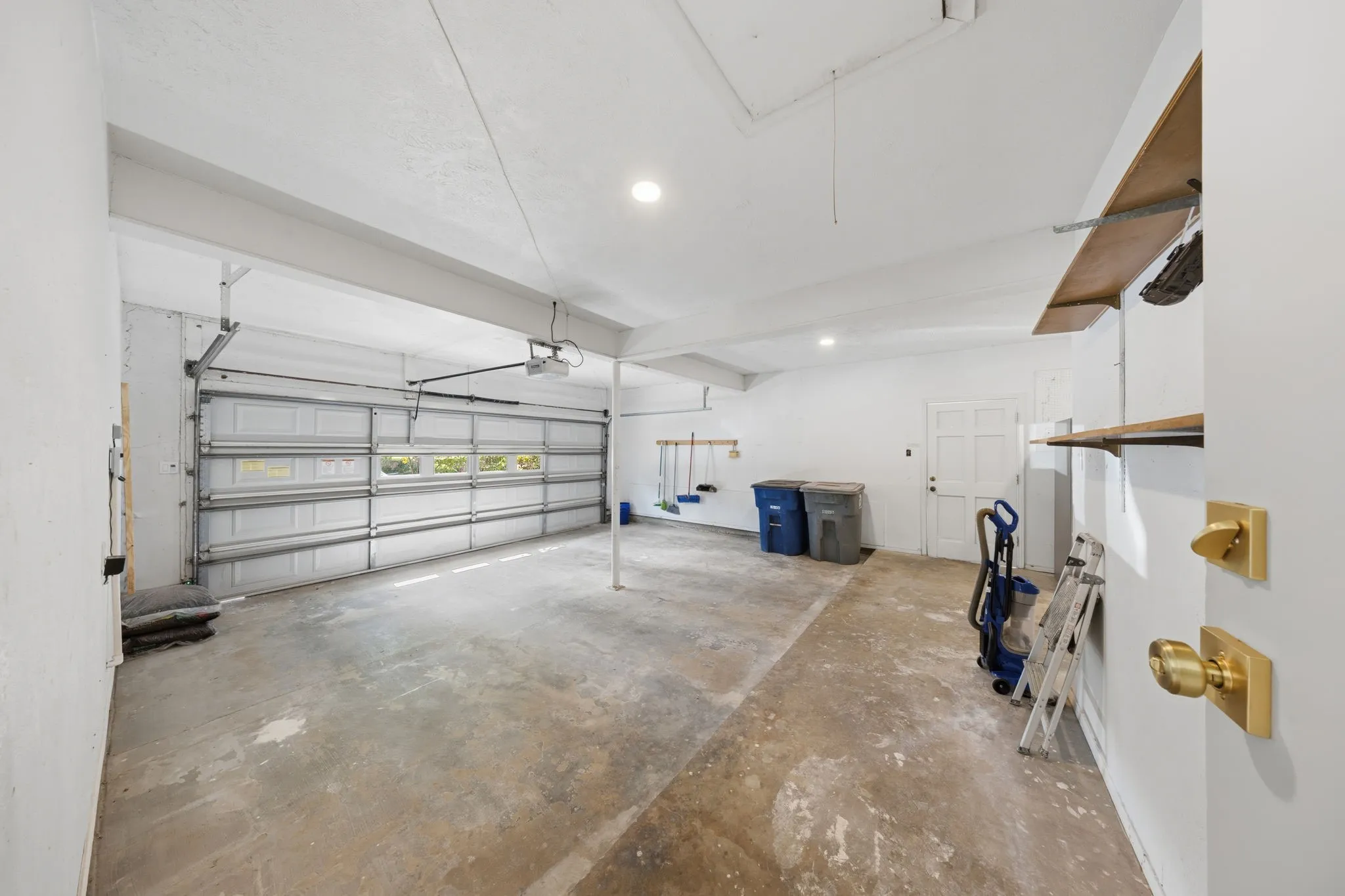 Single Family Residence For Rent in Dallas County , 3431 Kiesthill Drive, Dallas, Texas 75233, 4 Bedroom, 3 Bathroom, 2 Garage spaces, 2,728 Sqft, built in 1966, mls#21384133, Real Estate Agent in Dallas, Homes For Rent in Dallas county, Homes For Rent in Dallas, Realtor in Dallas Texas, Real Estate Brokerage Independent Realty Texas, Luminita Cordes Realtor