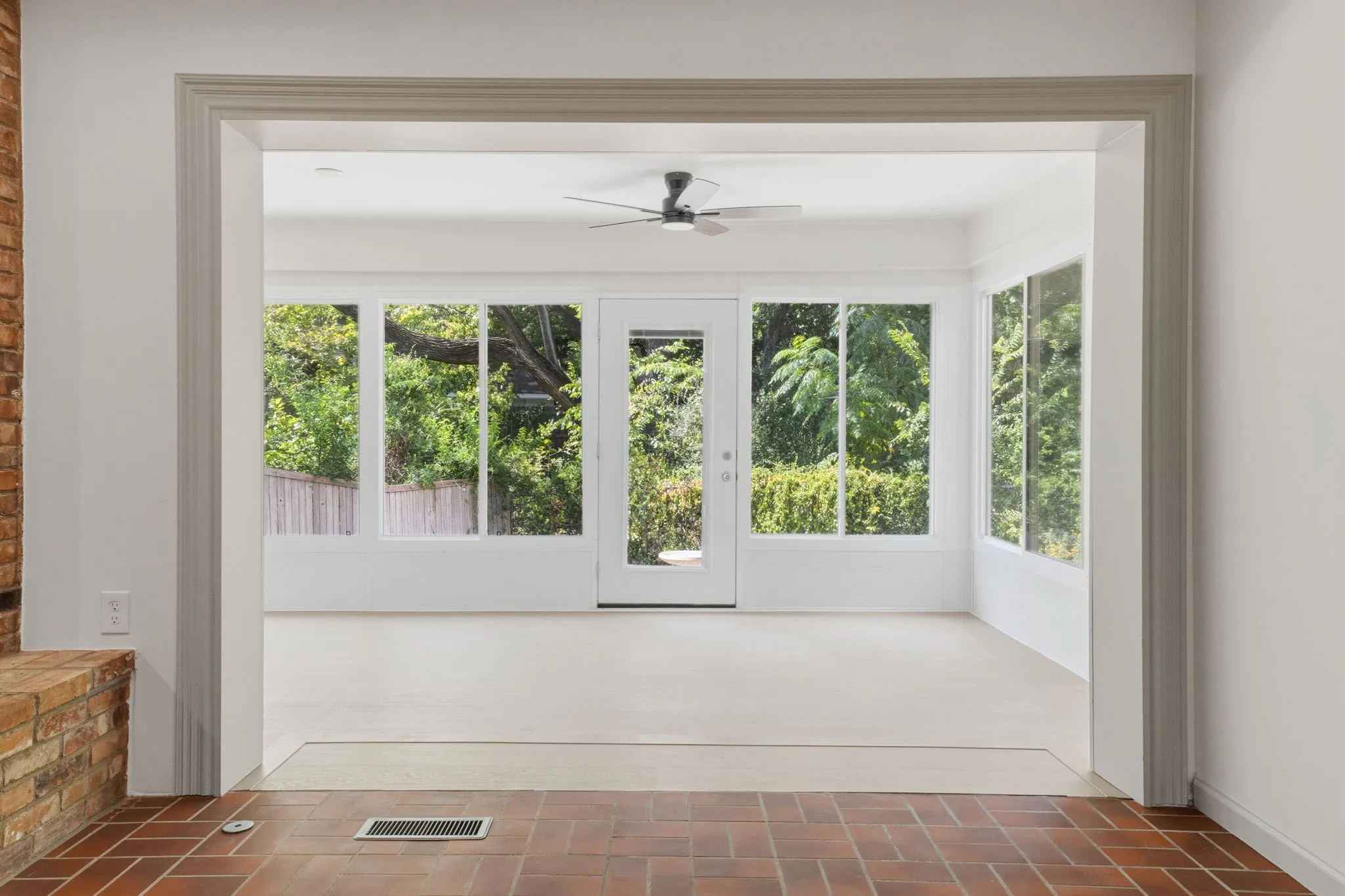 Single Family Residence For Rent in Dallas County , 3431 Kiesthill Drive, Dallas, Texas 75233, 4 Bedroom, 3 Bathroom, 2 Garage spaces, 2,728 Sqft, built in 1966, mls#21384133, Real Estate Agent in Dallas, Homes For Rent in Dallas county, Homes For Rent in Dallas, Realtor in Dallas Texas, Real Estate Brokerage Independent Realty Texas, Luminita Cordes Realtor