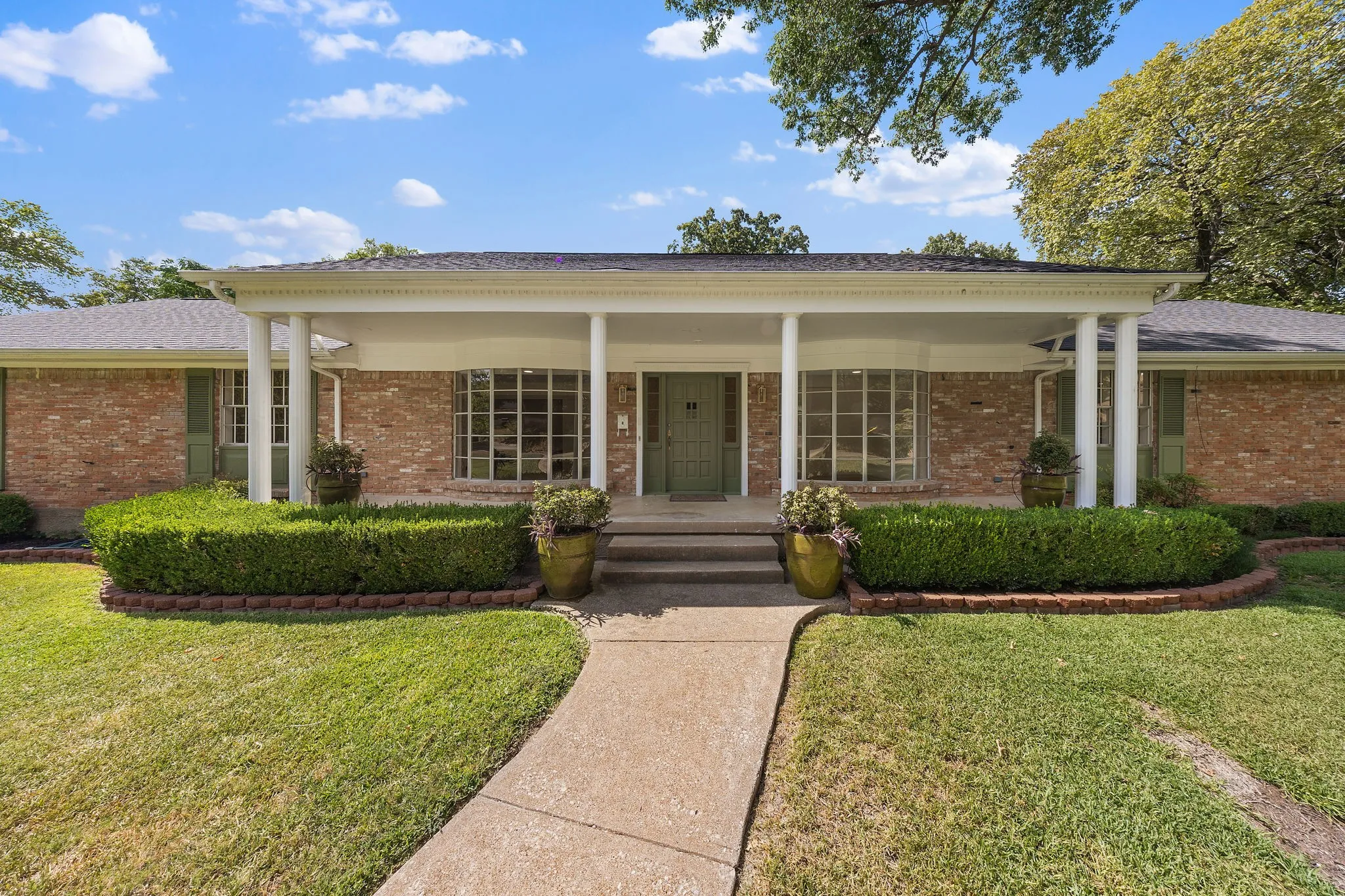 Single Family Residence For Rent in Dallas County , 3431 Kiesthill Drive, Dallas, Texas 75233, 4 Bedroom, 3 Bathroom, 2 Garage spaces, 2,728 Sqft, built in 1966, mls#21384133, Real Estate Agent in Dallas, Homes For Rent in Dallas county, Homes For Rent in Dallas, Realtor in Dallas Texas, Real Estate Brokerage Independent Realty Texas, Luminita Cordes Realtor