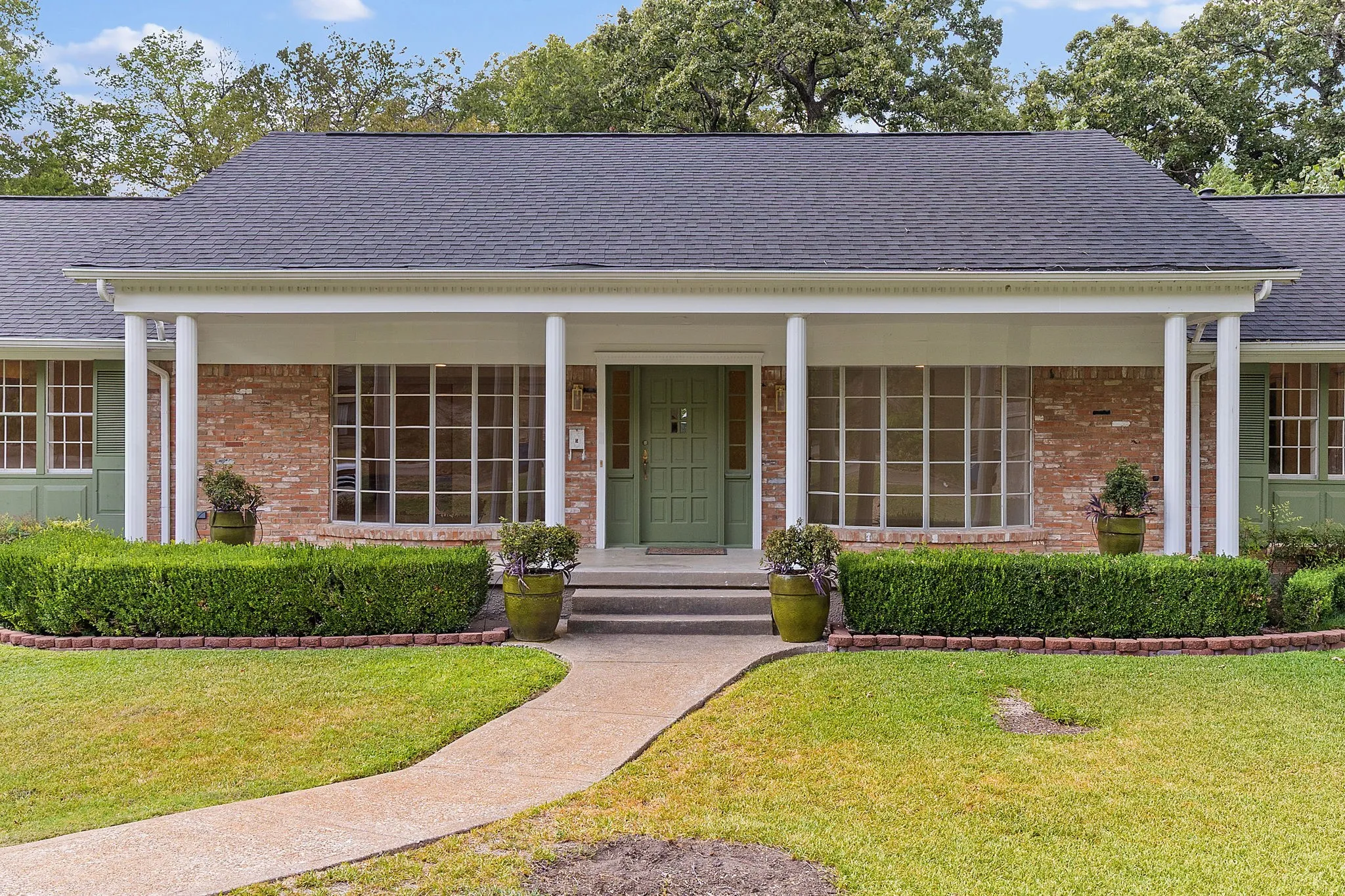 Single Family Residence For Rent in Dallas County , 3431 Kiesthill Drive, Dallas, Texas 75233, 4 Bedroom, 3 Bathroom, 2 Garage spaces, 2,728 Sqft, built in 1966, mls#21384133, Real Estate Agent in Dallas, Homes For Rent in Dallas county, Homes For Rent in Dallas, Realtor in Dallas Texas, Real Estate Brokerage Independent Realty Texas, Luminita Cordes Realtor