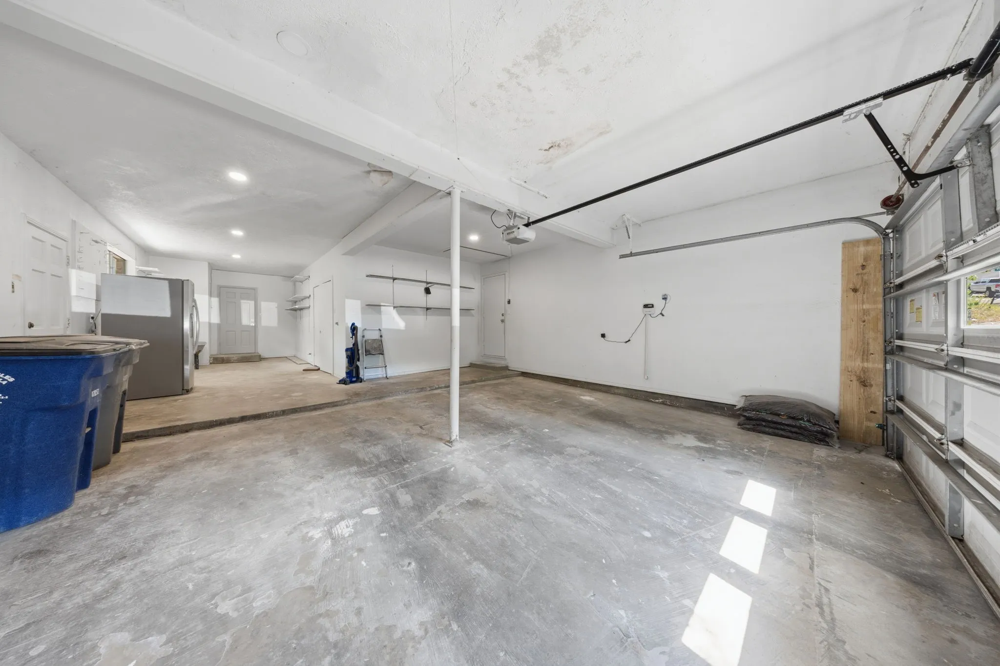 Single Family Residence For Rent in Dallas County , 3431 Kiesthill Drive, Dallas, Texas 75233, 4 Bedroom, 3 Bathroom, 2 Garage spaces, 2,728 Sqft, built in 1966, mls#21384133, Real Estate Agent in Dallas, Homes For Rent in Dallas county, Homes For Rent in Dallas, Realtor in Dallas Texas, Real Estate Brokerage Independent Realty Texas, Luminita Cordes Realtor