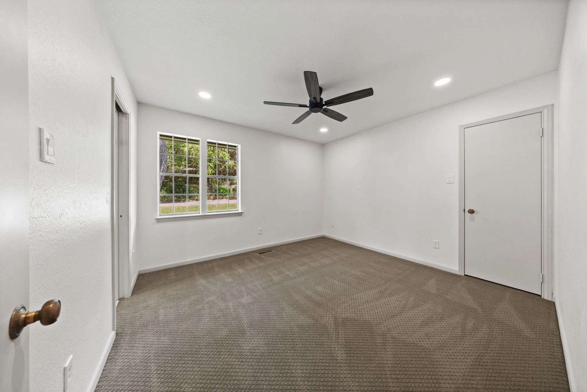 Single Family Residence For Rent in Dallas County , 3431 Kiesthill Drive, Dallas, Texas 75233, 4 Bedroom, 3 Bathroom, 2 Garage spaces, 2,728 Sqft, built in 1966, mls#21384133, Real Estate Agent in Dallas, Homes For Rent in Dallas county, Homes For Rent in Dallas, Realtor in Dallas Texas, Real Estate Brokerage Independent Realty Texas, Luminita Cordes Realtor