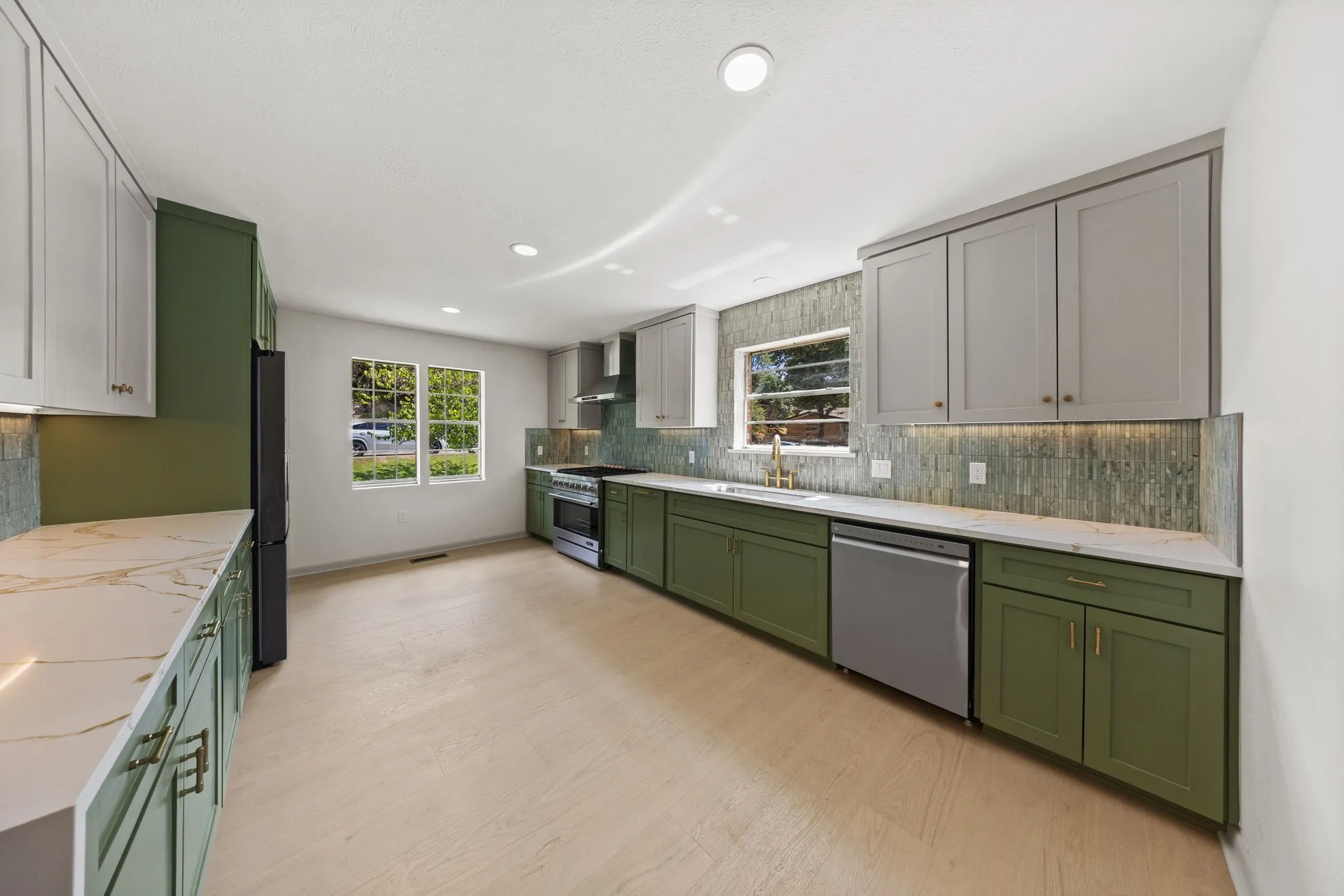 Single Family Residence For Rent in Dallas County , 3431 Kiesthill Drive, Dallas, Texas 75233, 4 Bedroom, 3 Bathroom, 2 Garage spaces, 2,728 Sqft, built in 1966, mls#21384133, Real Estate Agent in Dallas, Homes For Rent in Dallas county, Homes For Rent in Dallas, Realtor in Dallas Texas, Real Estate Brokerage Independent Realty Texas, Luminita Cordes Realtor