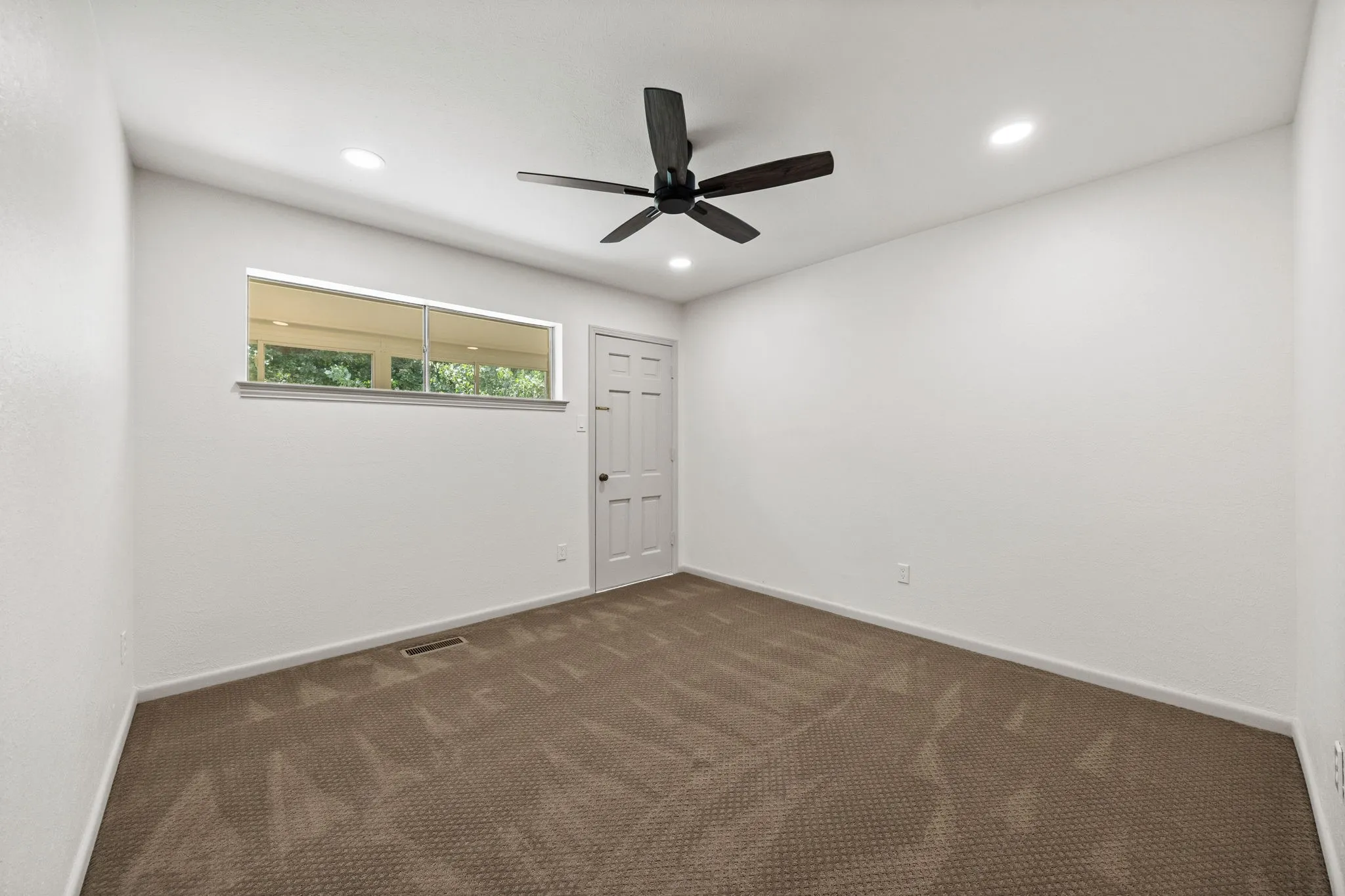 Single Family Residence For Rent in Dallas County , 3431 Kiesthill Drive, Dallas, Texas 75233, 4 Bedroom, 3 Bathroom, 2 Garage spaces, 2,728 Sqft, built in 1966, mls#21384133, Real Estate Agent in Dallas, Homes For Rent in Dallas county, Homes For Rent in Dallas, Realtor in Dallas Texas, Real Estate Brokerage Independent Realty Texas, Luminita Cordes Realtor