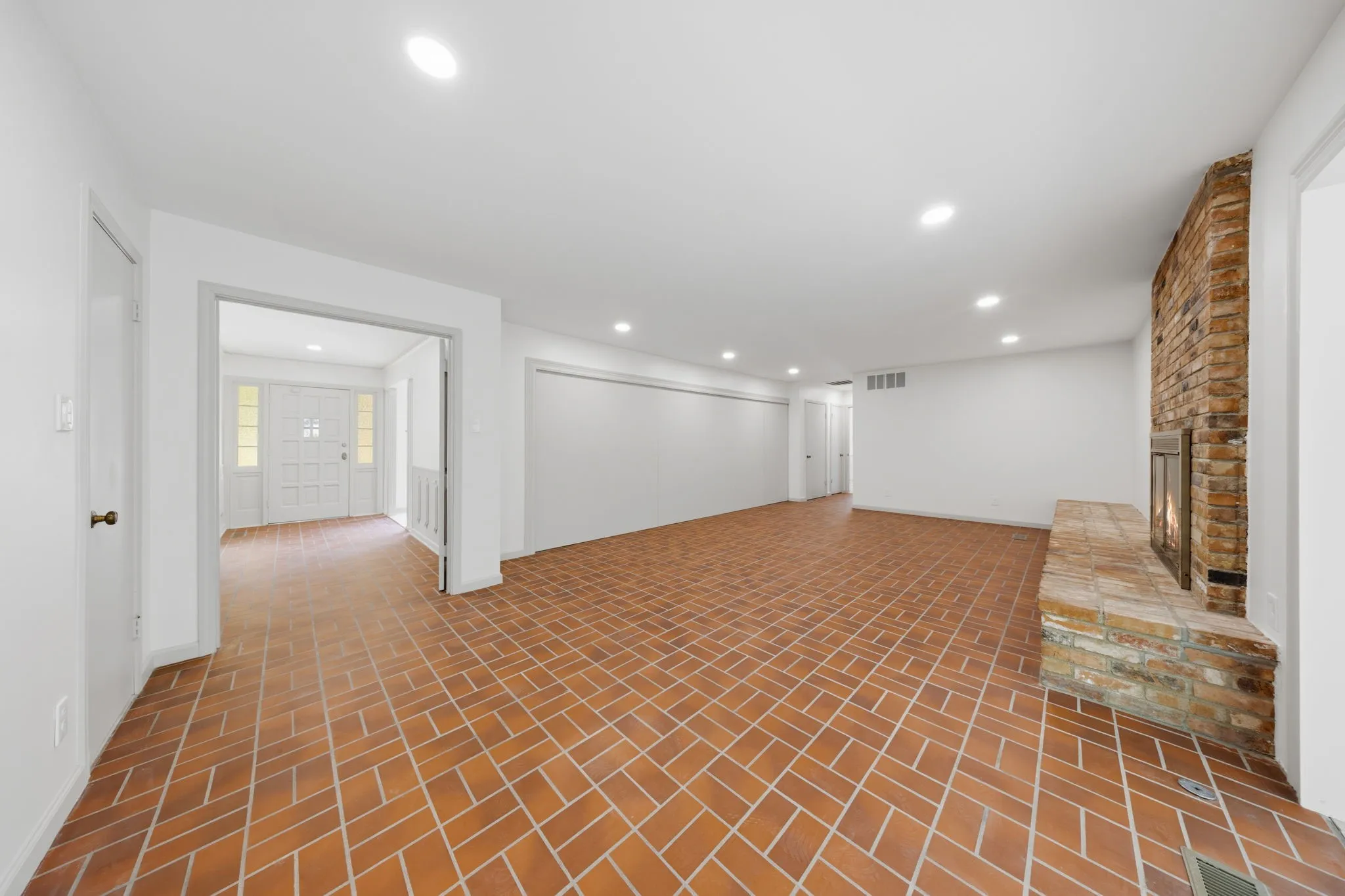Single Family Residence For Rent in Dallas County , 3431 Kiesthill Drive, Dallas, Texas 75233, 4 Bedroom, 3 Bathroom, 2 Garage spaces, 2,728 Sqft, built in 1966, mls#21384133, Real Estate Agent in Dallas, Homes For Rent in Dallas county, Homes For Rent in Dallas, Realtor in Dallas Texas, Real Estate Brokerage Independent Realty Texas, Luminita Cordes Realtor