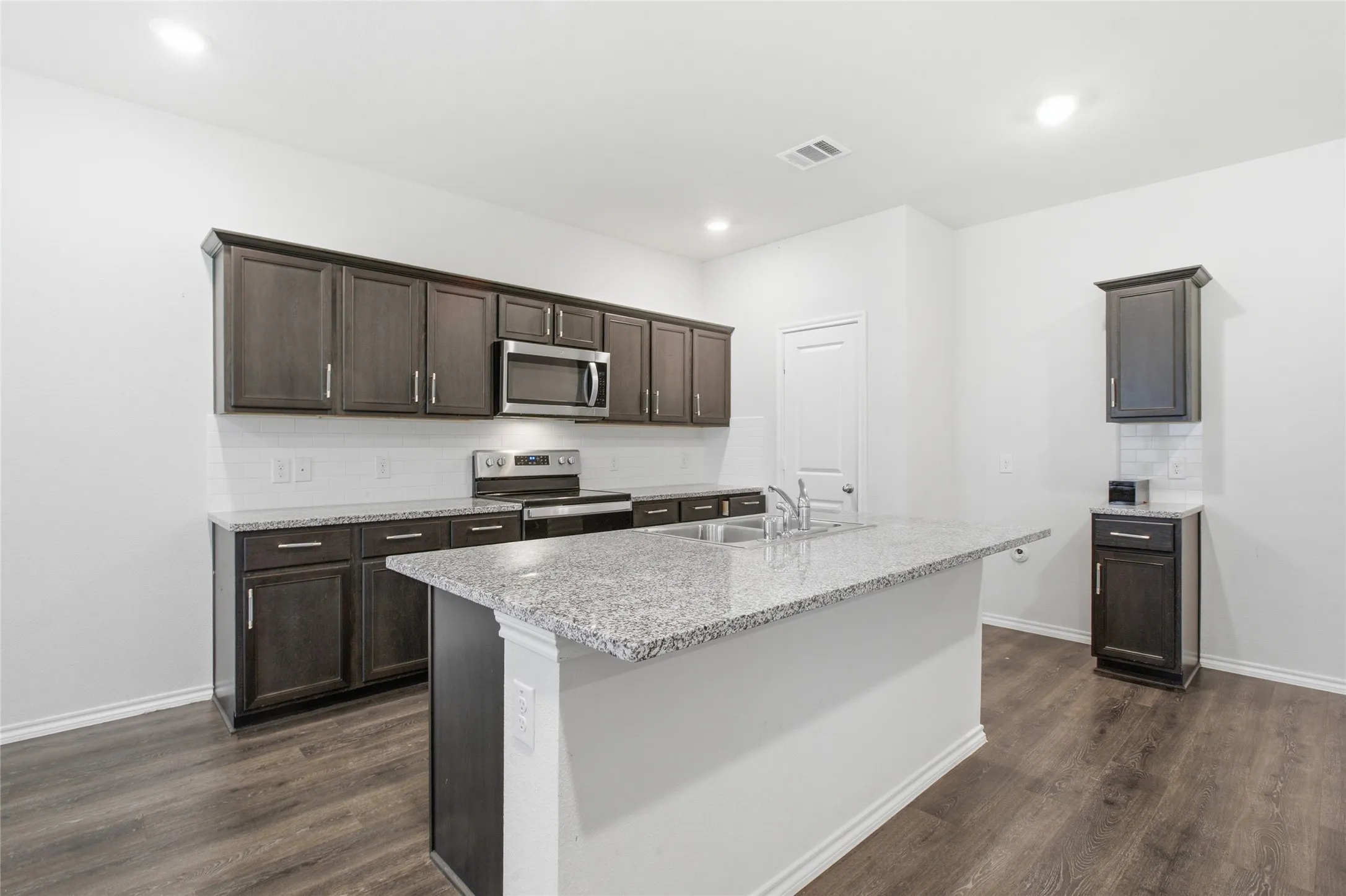 Single Family Residence For Sale in Kaufman County , 1328 Broaddus Road, Forney, Texas 75126, 4 Bedroom, 3 Bathroom, 2 Garage spaces, 2,544 Sqft, built in 2021, mls#21383873, Real Estate Agent in Forney, Homes For Sale in Kaufman county, Homes For Sale in Forney, Realtor in Forney Texas, Real Estate Brokerage Independent Realty Texas, Luminita Cordes Realtor
