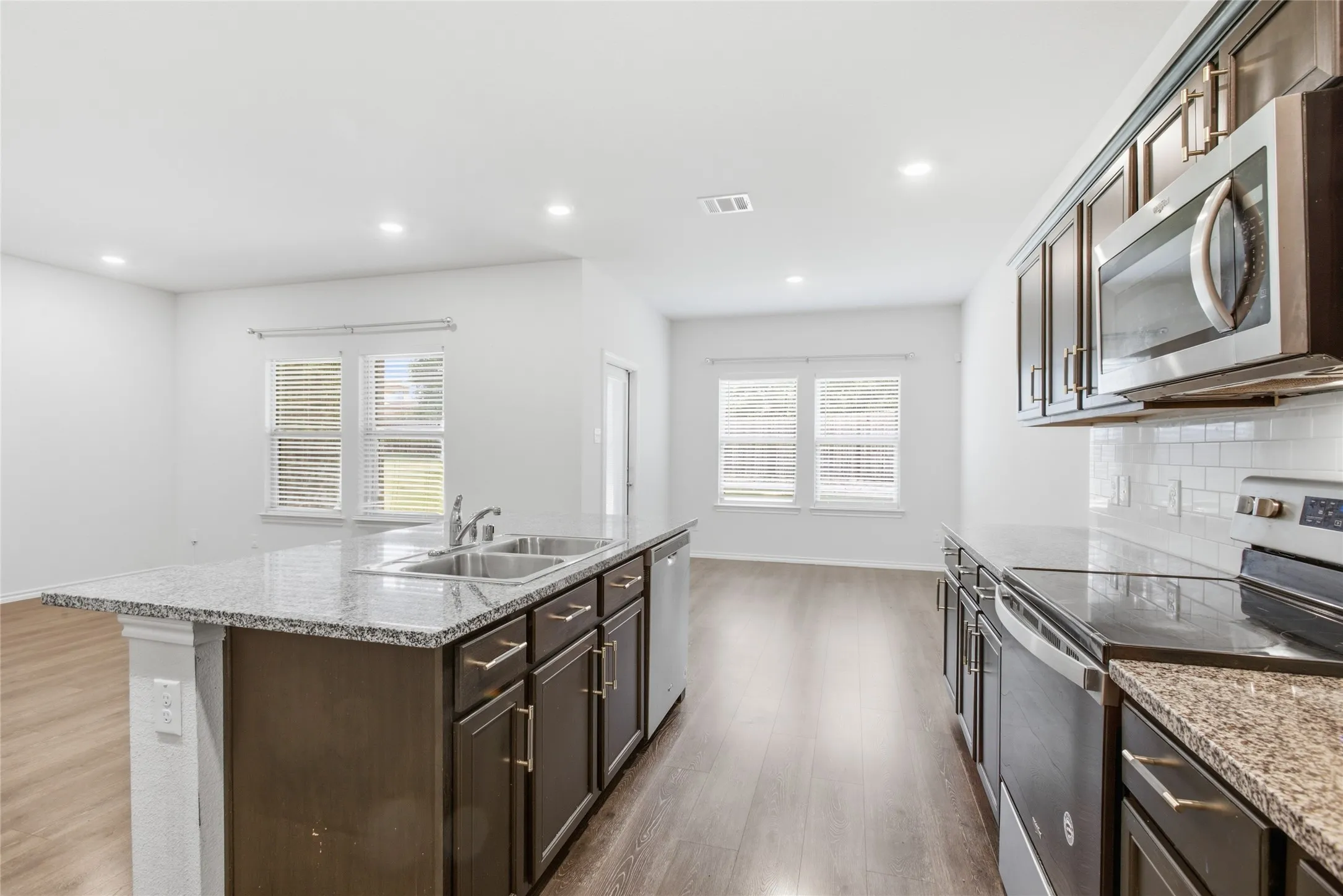 Single Family Residence For Sale in Kaufman County , 1328 Broaddus Road, Forney, Texas 75126, 4 Bedroom, 3 Bathroom, 2 Garage spaces, 2,544 Sqft, built in 2021, mls#21383873, Real Estate Agent in Forney, Homes For Sale in Kaufman county, Homes For Sale in Forney, Realtor in Forney Texas, Real Estate Brokerage Independent Realty Texas, Luminita Cordes Realtor