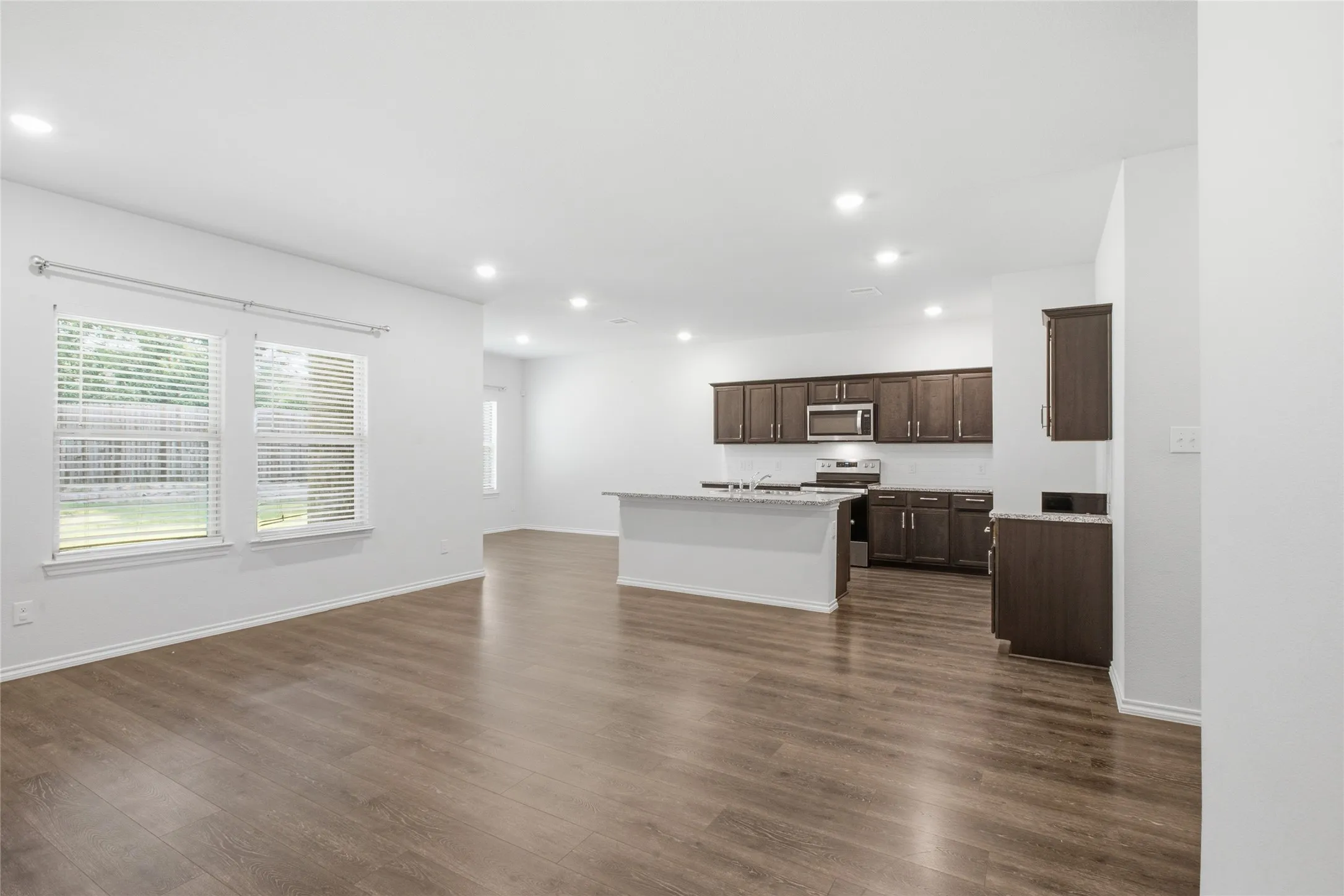 Single Family Residence For Sale in Kaufman County , 1328 Broaddus Road, Forney, Texas 75126, 4 Bedroom, 3 Bathroom, 2 Garage spaces, 2,544 Sqft, built in 2021, mls#21383873, Real Estate Agent in Forney, Homes For Sale in Kaufman county, Homes For Sale in Forney, Realtor in Forney Texas, Real Estate Brokerage Independent Realty Texas, Luminita Cordes Realtor