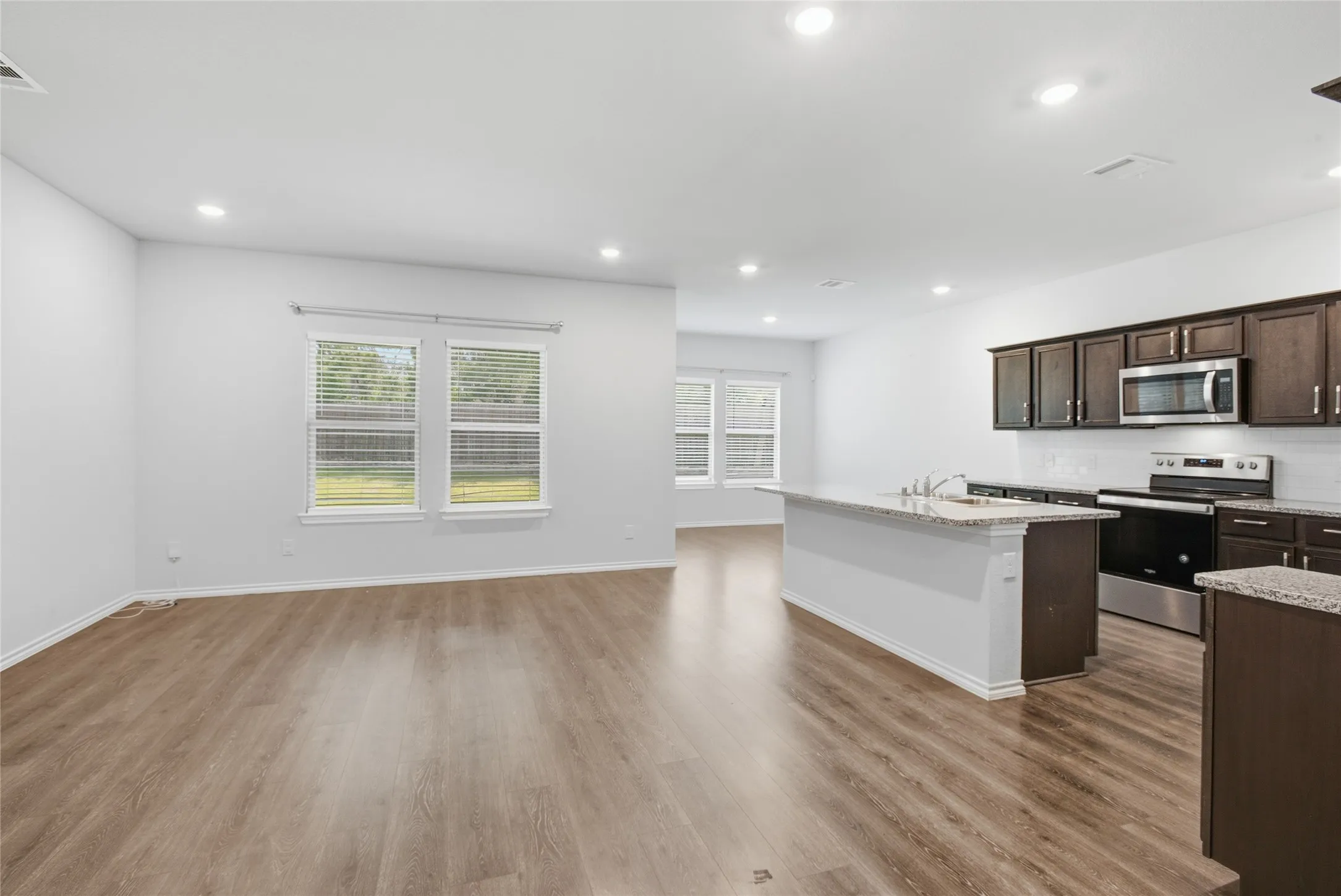 Single Family Residence For Sale in Kaufman County , 1328 Broaddus Road, Forney, Texas 75126, 4 Bedroom, 3 Bathroom, 2 Garage spaces, 2,544 Sqft, built in 2021, mls#21383873, Real Estate Agent in Forney, Homes For Sale in Kaufman county, Homes For Sale in Forney, Realtor in Forney Texas, Real Estate Brokerage Independent Realty Texas, Luminita Cordes Realtor