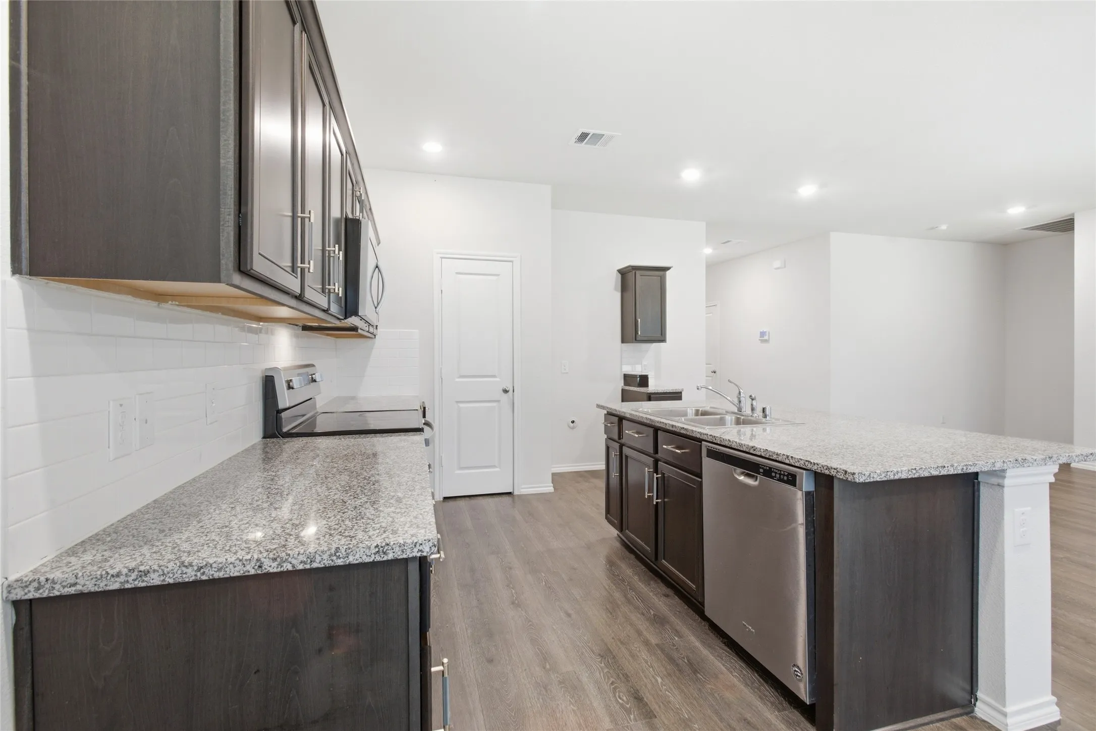 Single Family Residence For Sale in Kaufman County , 1328 Broaddus Road, Forney, Texas 75126, 4 Bedroom, 3 Bathroom, 2 Garage spaces, 2,544 Sqft, built in 2021, mls#21383873, Real Estate Agent in Forney, Homes For Sale in Kaufman county, Homes For Sale in Forney, Realtor in Forney Texas, Real Estate Brokerage Independent Realty Texas, Luminita Cordes Realtor