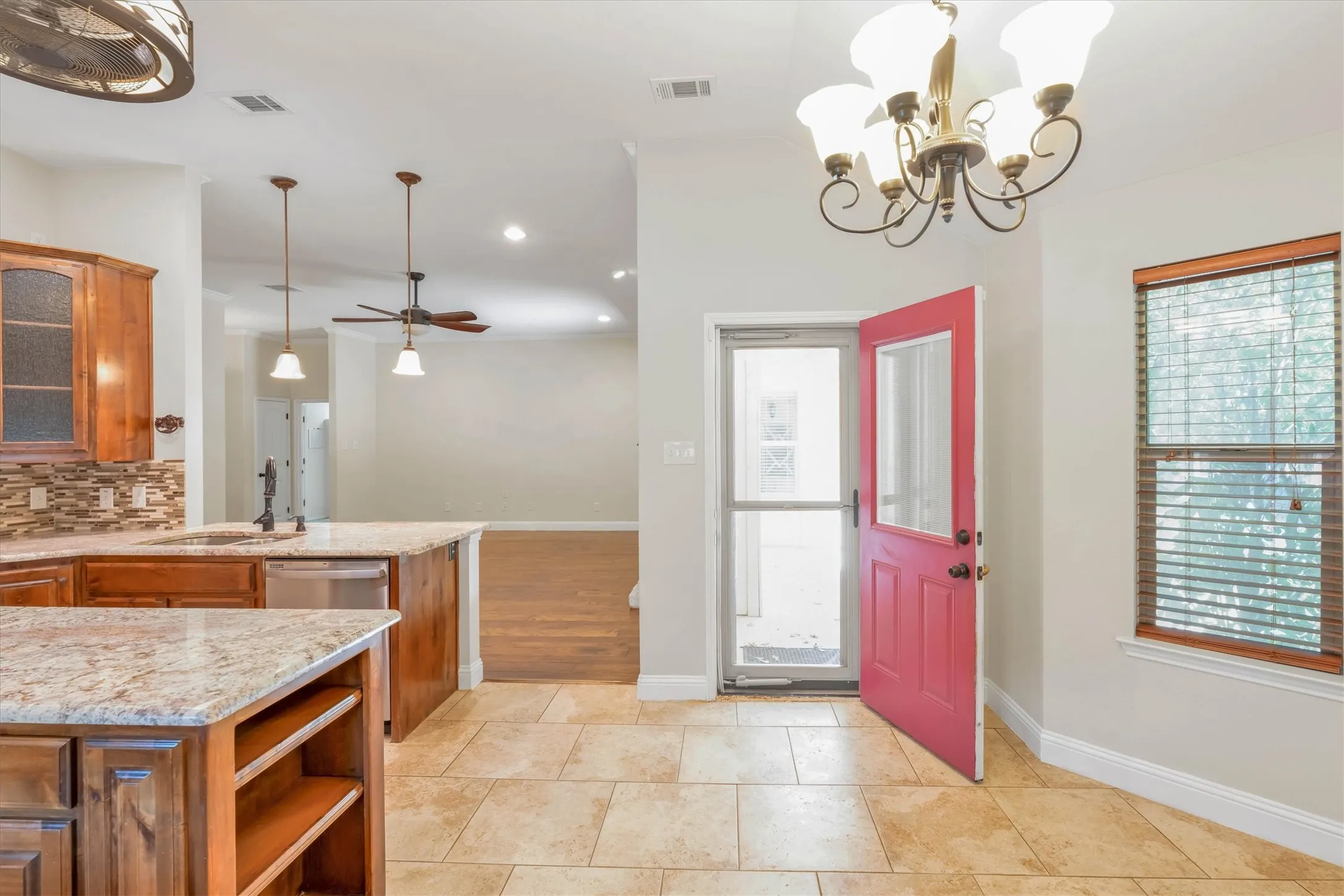 Single Family Residence For Sale in Parker County , 2005 Lindentree Drive, Weatherford, Texas 76086, 3 Bedroom, 2 Bathroom, 2 Garage spaces, 1,650 Sqft, built in 2012, mls#21384180, Real Estate Agent in Weatherford, Homes For Sale in Parker county, Homes For Sale in Weatherford, Realtor in Weatherford Texas, Real Estate Brokerage Independent Realty Texas, Luminita Cordes Realtor