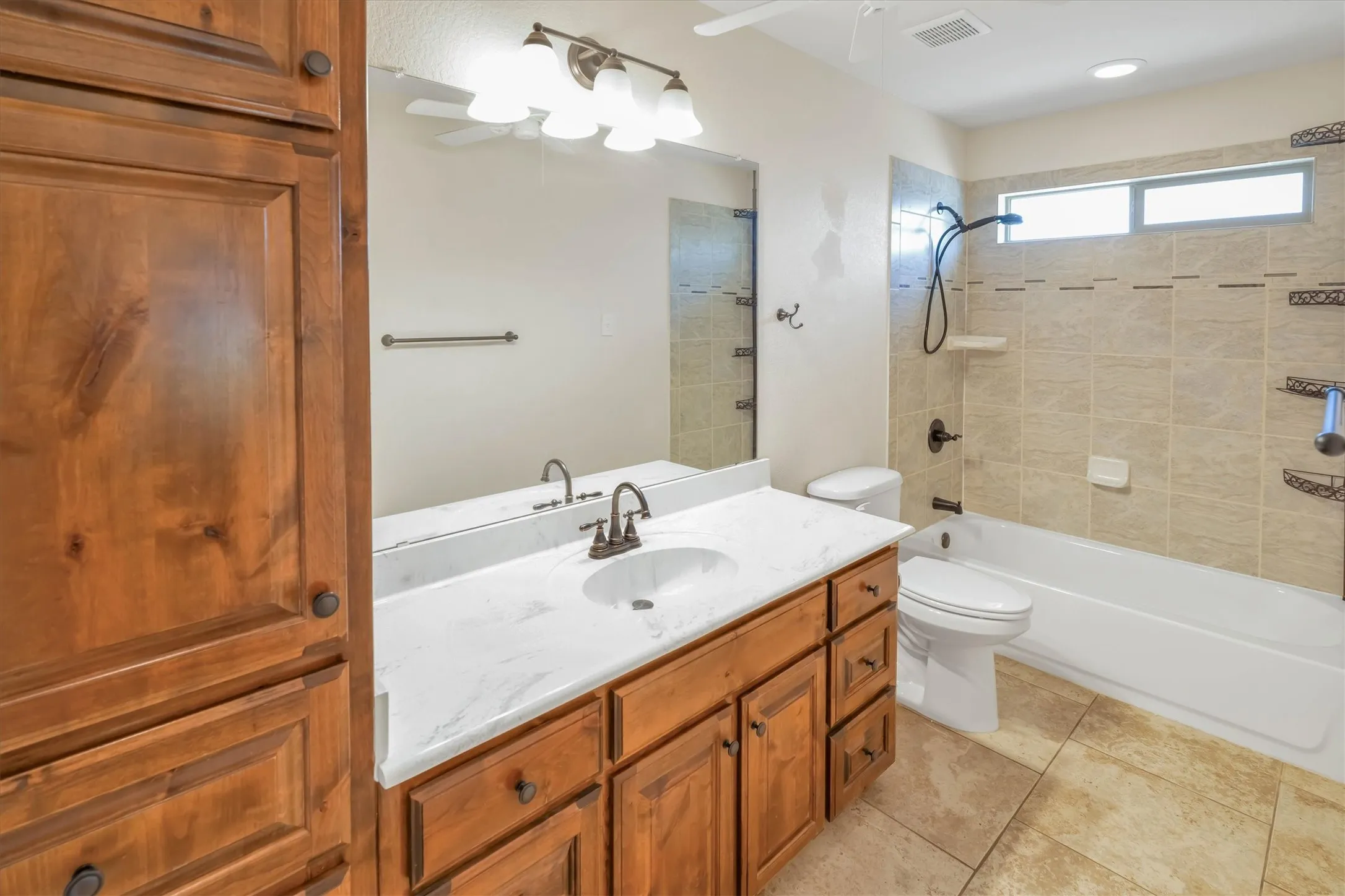 Single Family Residence For Sale in Parker County , 2005 Lindentree Drive, Weatherford, Texas 76086, 3 Bedroom, 2 Bathroom, 2 Garage spaces, 1,650 Sqft, built in 2012, mls#21384180, Real Estate Agent in Weatherford, Homes For Sale in Parker county, Homes For Sale in Weatherford, Realtor in Weatherford Texas, Real Estate Brokerage Independent Realty Texas, Luminita Cordes Realtor