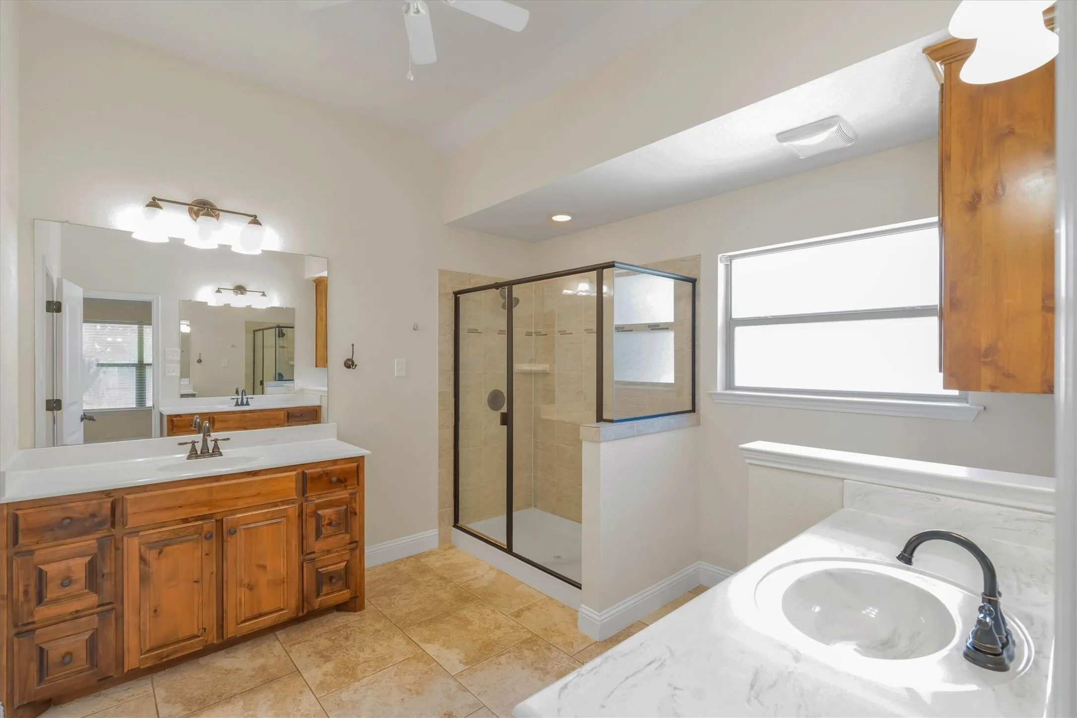 Single Family Residence For Sale in Parker County , 2005 Lindentree Drive, Weatherford, Texas 76086, 3 Bedroom, 2 Bathroom, 2 Garage spaces, 1,650 Sqft, built in 2012, mls#21384180, Real Estate Agent in Weatherford, Homes For Sale in Parker county, Homes For Sale in Weatherford, Realtor in Weatherford Texas, Real Estate Brokerage Independent Realty Texas, Luminita Cordes Realtor