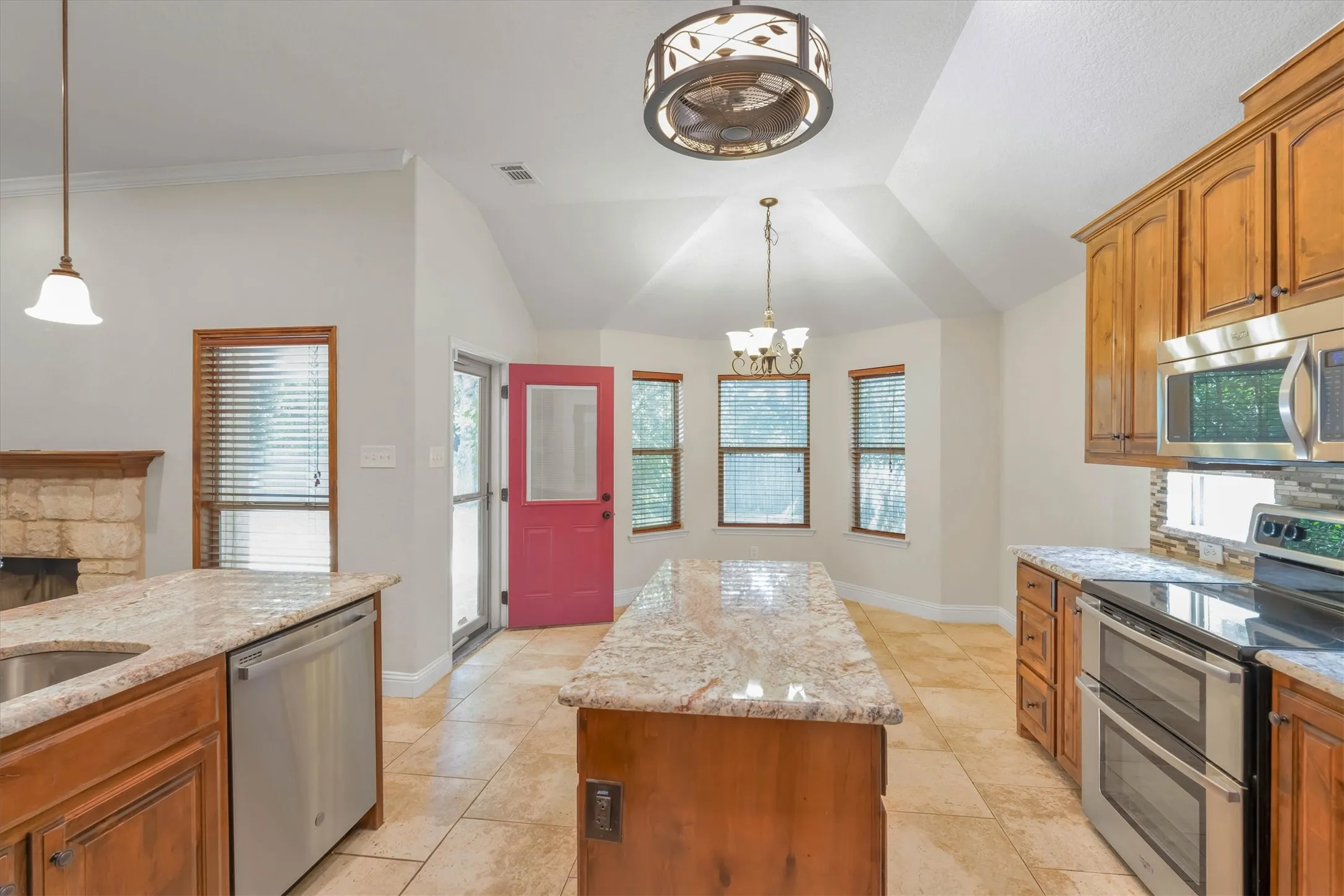 Single Family Residence For Sale in Parker County , 2005 Lindentree Drive, Weatherford, Texas 76086, 3 Bedroom, 2 Bathroom, 2 Garage spaces, 1,650 Sqft, built in 2012, mls#21384180, Real Estate Agent in Weatherford, Homes For Sale in Parker county, Homes For Sale in Weatherford, Realtor in Weatherford Texas, Real Estate Brokerage Independent Realty Texas, Luminita Cordes Realtor