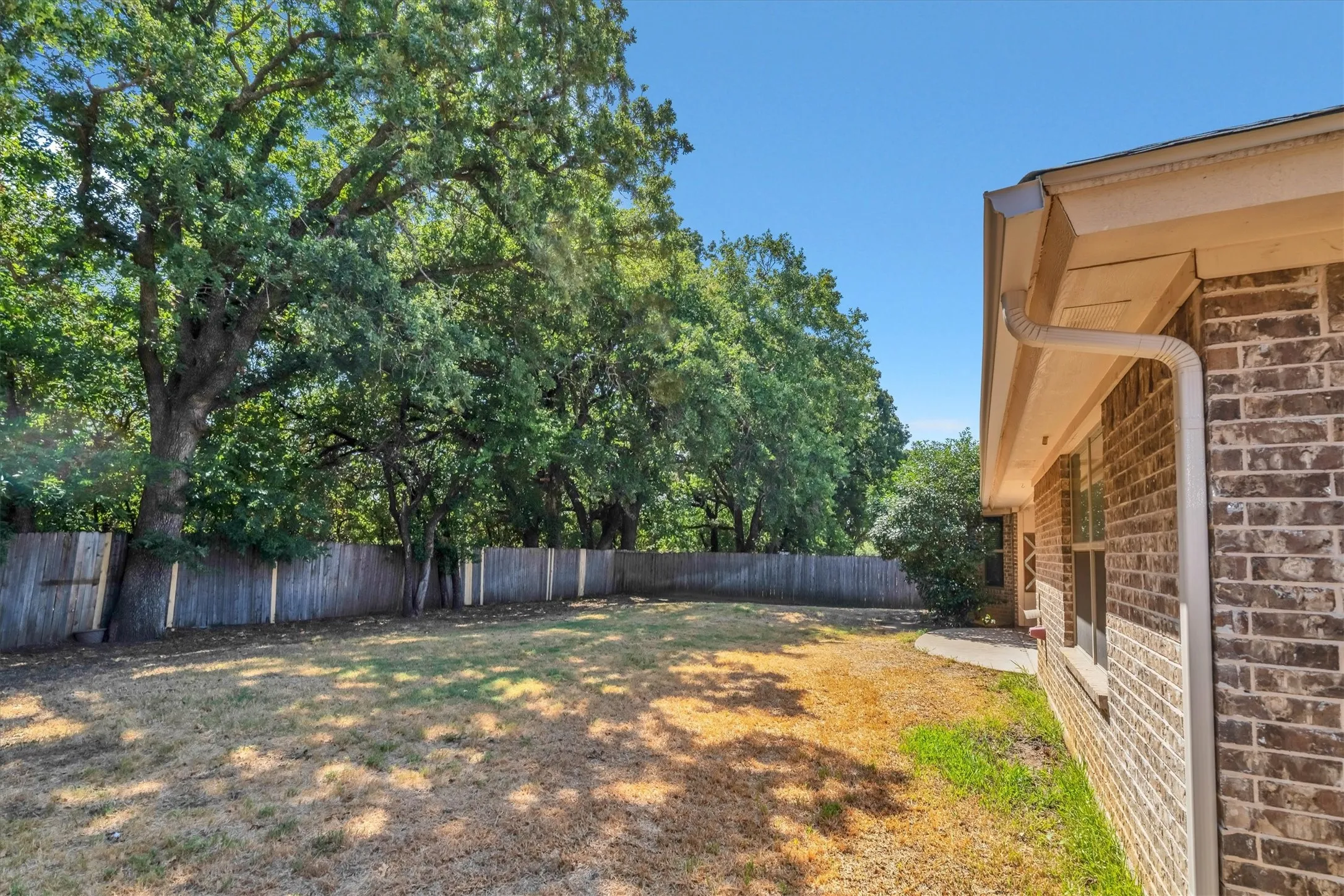 Single Family Residence For Sale in Parker County , 2005 Lindentree Drive, Weatherford, Texas 76086, 3 Bedroom, 2 Bathroom, 2 Garage spaces, 1,650 Sqft, built in 2012, mls#21384180, Real Estate Agent in Weatherford, Homes For Sale in Parker county, Homes For Sale in Weatherford, Realtor in Weatherford Texas, Real Estate Brokerage Independent Realty Texas, Luminita Cordes Realtor