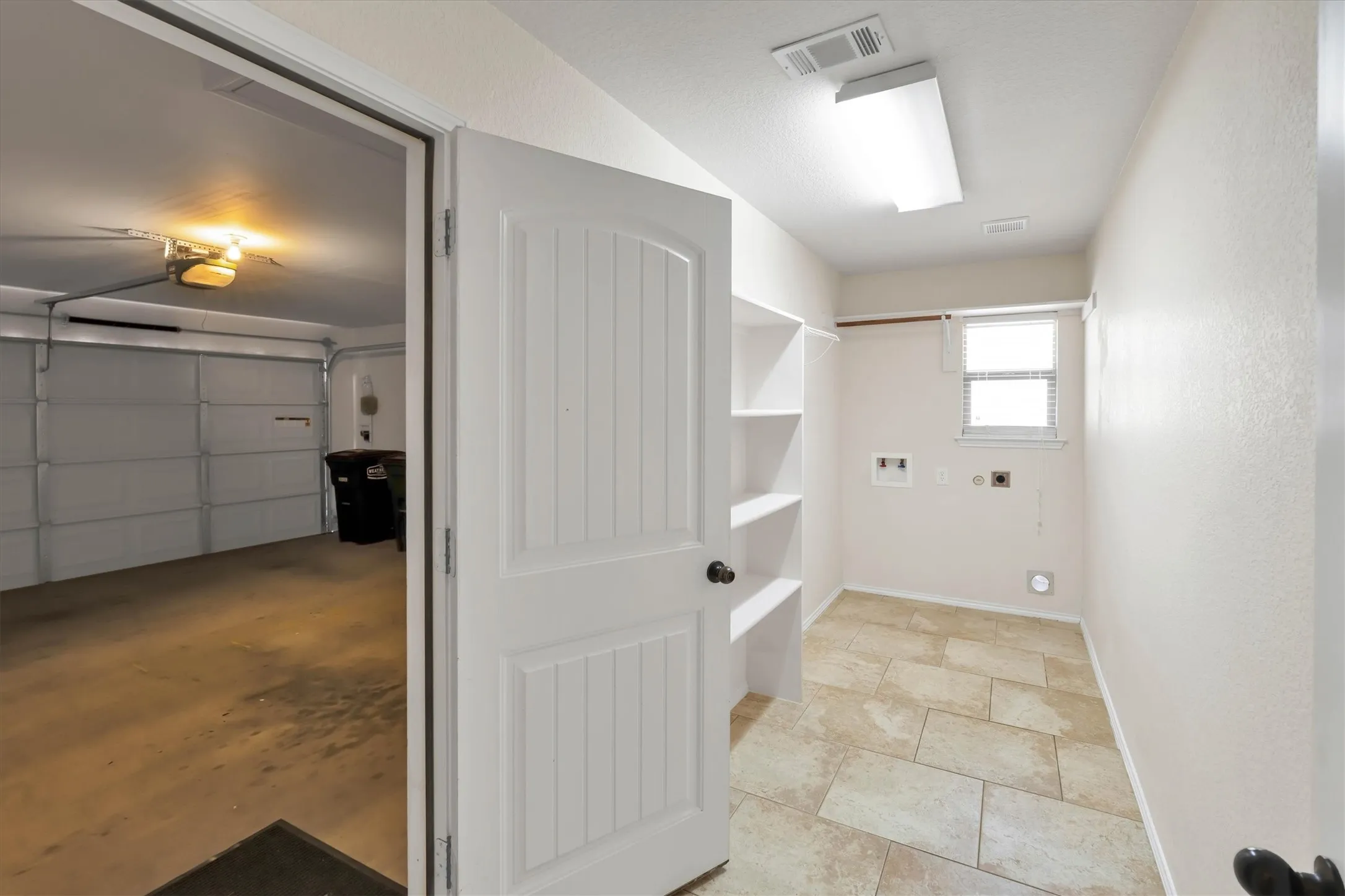 Single Family Residence For Sale in Parker County , 2005 Lindentree Drive, Weatherford, Texas 76086, 3 Bedroom, 2 Bathroom, 2 Garage spaces, 1,650 Sqft, built in 2012, mls#21384180, Real Estate Agent in Weatherford, Homes For Sale in Parker county, Homes For Sale in Weatherford, Realtor in Weatherford Texas, Real Estate Brokerage Independent Realty Texas, Luminita Cordes Realtor