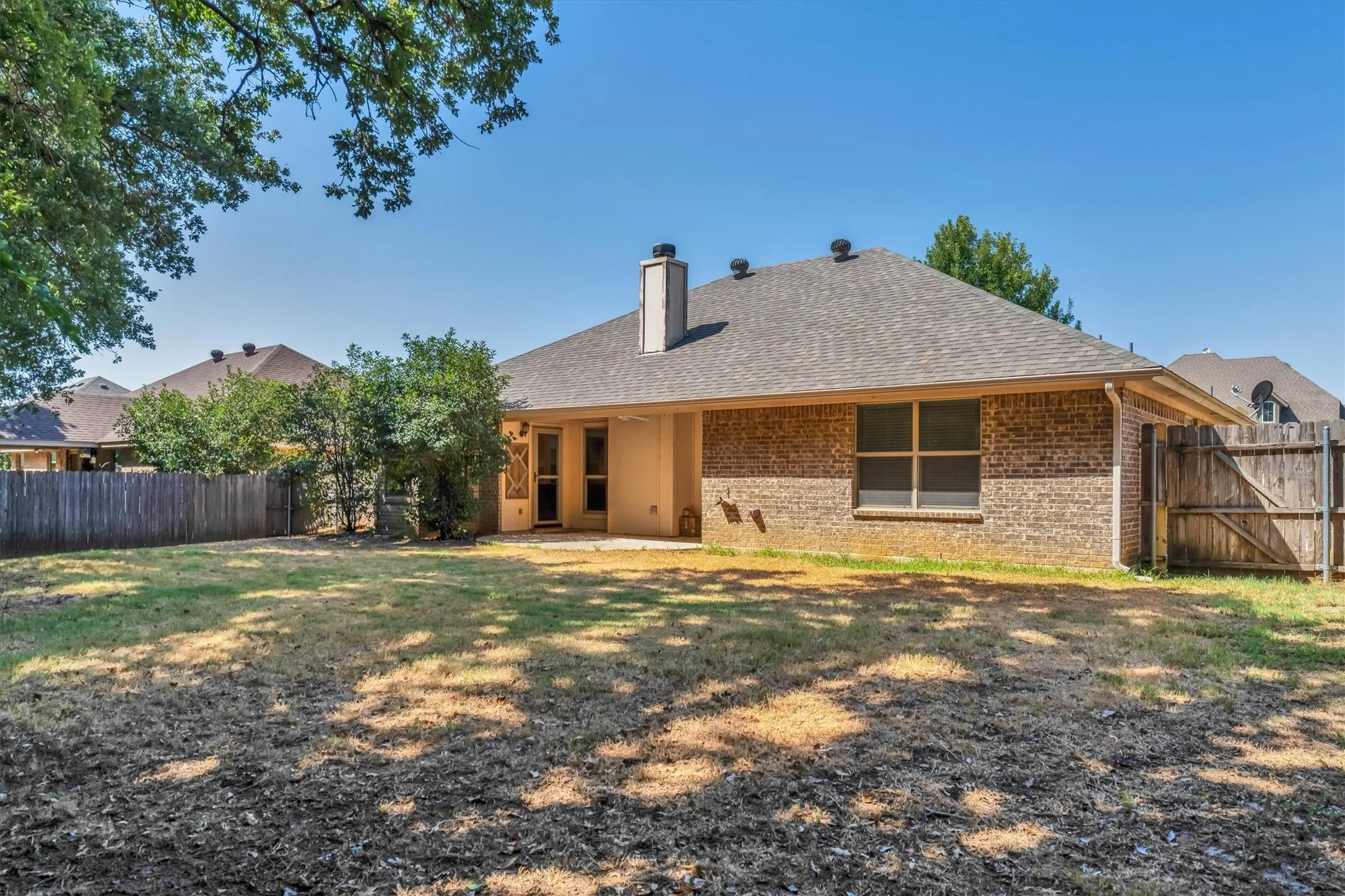 Single Family Residence For Sale in Parker County , 2005 Lindentree Drive, Weatherford, Texas 76086, 3 Bedroom, 2 Bathroom, 2 Garage spaces, 1,650 Sqft, built in 2012, mls#21384180, Real Estate Agent in Weatherford, Homes For Sale in Parker county, Homes For Sale in Weatherford, Realtor in Weatherford Texas, Real Estate Brokerage Independent Realty Texas, Luminita Cordes Realtor