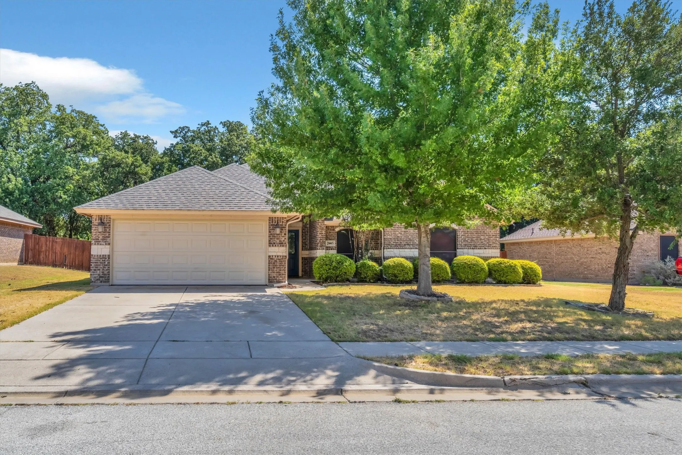 Single Family Residence For Sale in Parker County , 2005 Lindentree Drive, Weatherford, Texas 76086, 3 Bedroom, 2 Bathroom, 2 Garage spaces, 1,650 Sqft, built in 2012, mls#21384180, Real Estate Agent in Weatherford, Homes For Sale in Parker county, Homes For Sale in Weatherford, Realtor in Weatherford Texas, Real Estate Brokerage Independent Realty Texas, Luminita Cordes Realtor