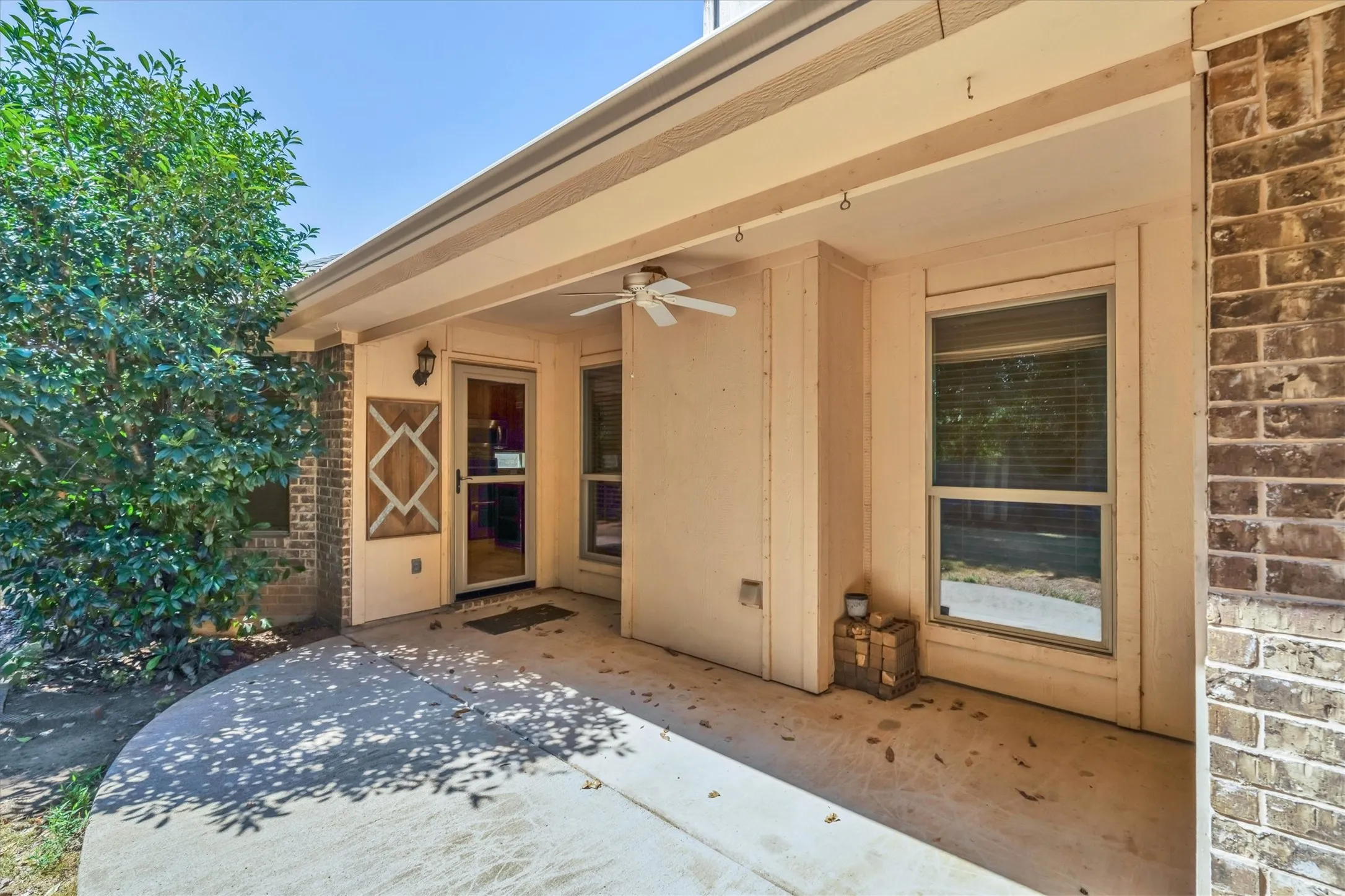Single Family Residence For Sale in Parker County , 2005 Lindentree Drive, Weatherford, Texas 76086, 3 Bedroom, 2 Bathroom, 2 Garage spaces, 1,650 Sqft, built in 2012, mls#21384180, Real Estate Agent in Weatherford, Homes For Sale in Parker county, Homes For Sale in Weatherford, Realtor in Weatherford Texas, Real Estate Brokerage Independent Realty Texas, Luminita Cordes Realtor