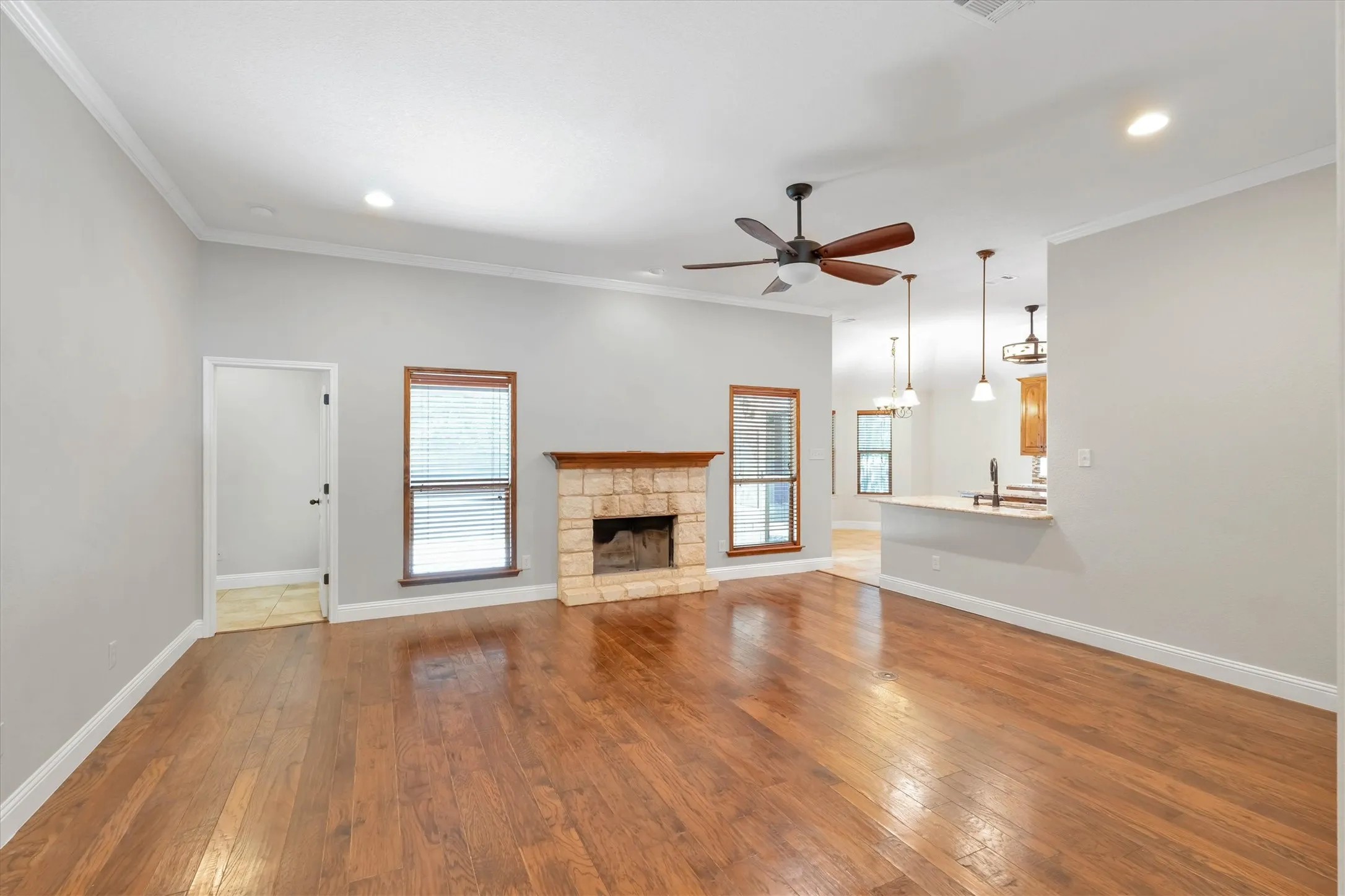 Single Family Residence For Sale in Parker County , 2005 Lindentree Drive, Weatherford, Texas 76086, 3 Bedroom, 2 Bathroom, 2 Garage spaces, 1,650 Sqft, built in 2012, mls#21384180, Real Estate Agent in Weatherford, Homes For Sale in Parker county, Homes For Sale in Weatherford, Realtor in Weatherford Texas, Real Estate Brokerage Independent Realty Texas, Luminita Cordes Realtor