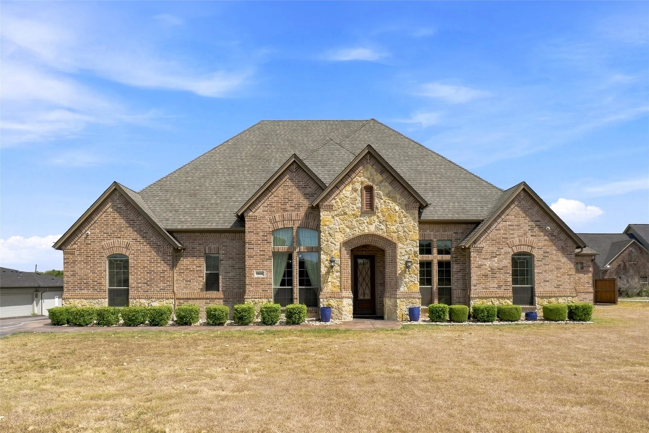 Single Family Residence For Sale in Ellis County , 1810 Indian Ridge, Oak Leaf, Texas 75154, 5 Bedroom, 3 Bathroom, 2 Garage spaces, 2,704 Sqft, built in 2006, mls#21384186, Real Estate Agent in Oak Leaf, Homes For Sale in Ellis county, Homes For Sale in Oak Leaf, Realtor in Oak Leaf Texas, Real Estate Brokerage Independent Realty Texas, Luminita Cordes Realtor