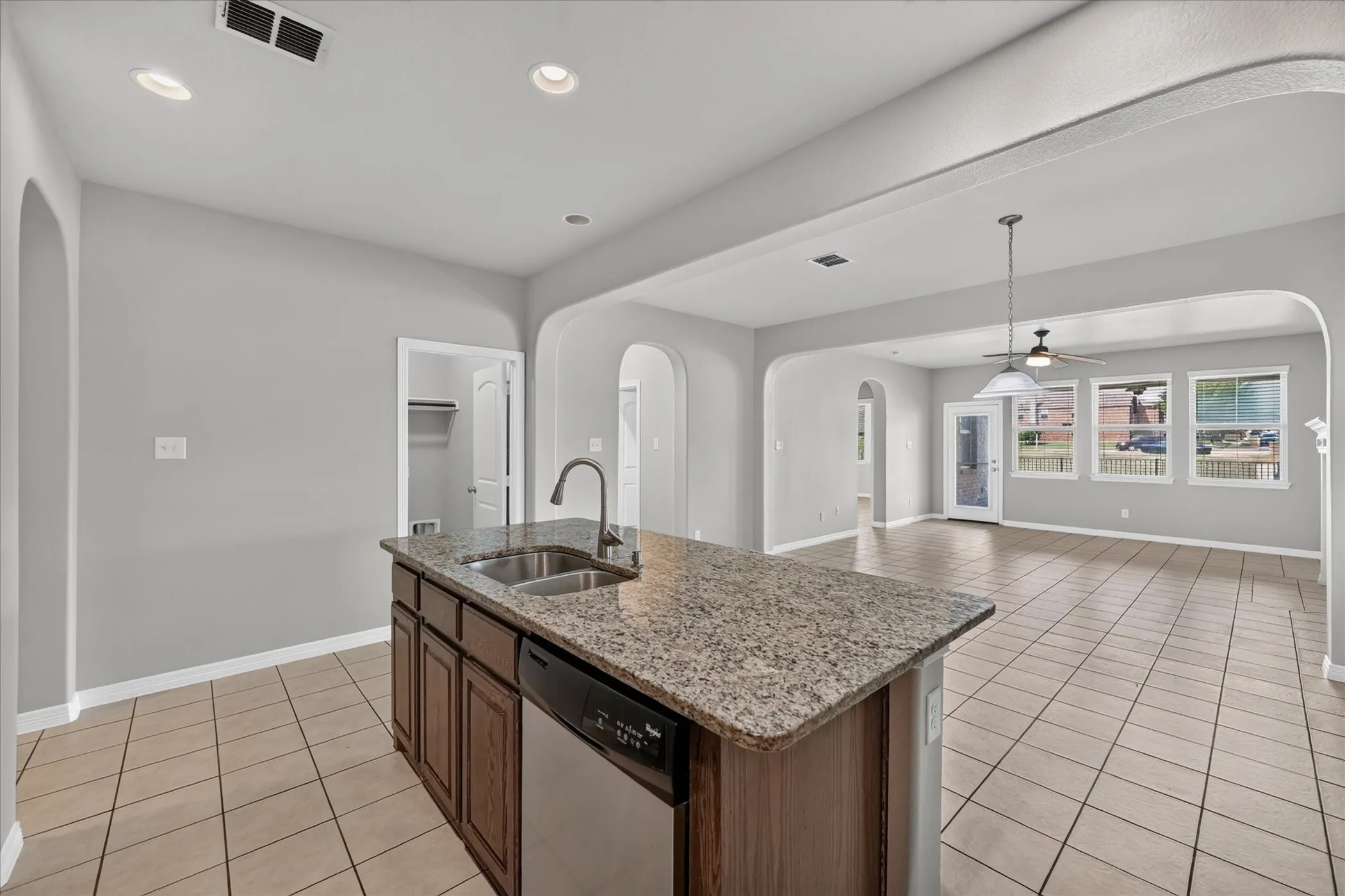 Single Family Residence For Rent in Tarrant County , 601 Sinclair Court, Arlington, Texas 76002, 3 Bedroom, 2 Bathroom, 2 Garage spaces, 1,849 Sqft, built in 2012, mls#21376068, Real Estate Agent in Arlington, Homes For Rent in Tarrant county, Homes For Rent in Arlington, Realtor in Arlington Texas, Real Estate Brokerage Independent Realty Texas, Luminita Cordes Realtor
