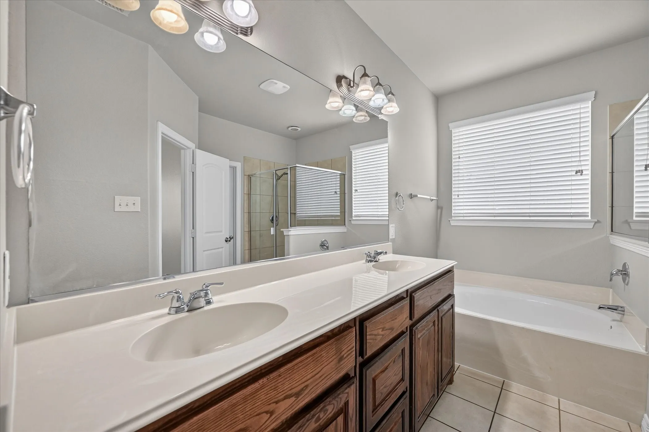 Single Family Residence For Rent in Tarrant County , 601 Sinclair Court, Arlington, Texas 76002, 3 Bedroom, 2 Bathroom, 2 Garage spaces, 1,849 Sqft, built in 2012, mls#21376068, Real Estate Agent in Arlington, Homes For Rent in Tarrant county, Homes For Rent in Arlington, Realtor in Arlington Texas, Real Estate Brokerage Independent Realty Texas, Luminita Cordes Realtor