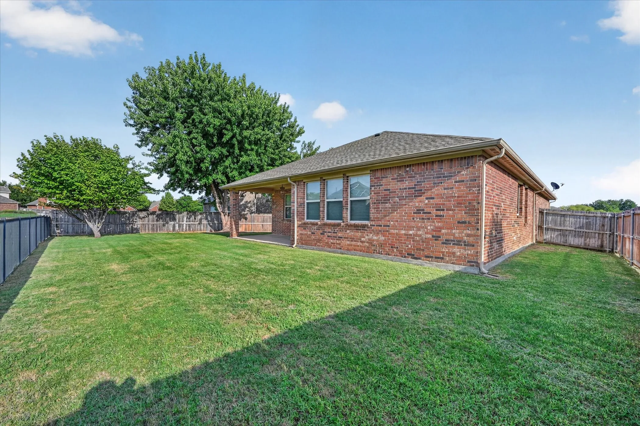 Single Family Residence For Rent in Tarrant County , 601 Sinclair Court, Arlington, Texas 76002, 3 Bedroom, 2 Bathroom, 2 Garage spaces, 1,849 Sqft, built in 2012, mls#21376068, Real Estate Agent in Arlington, Homes For Rent in Tarrant county, Homes For Rent in Arlington, Realtor in Arlington Texas, Real Estate Brokerage Independent Realty Texas, Luminita Cordes Realtor
