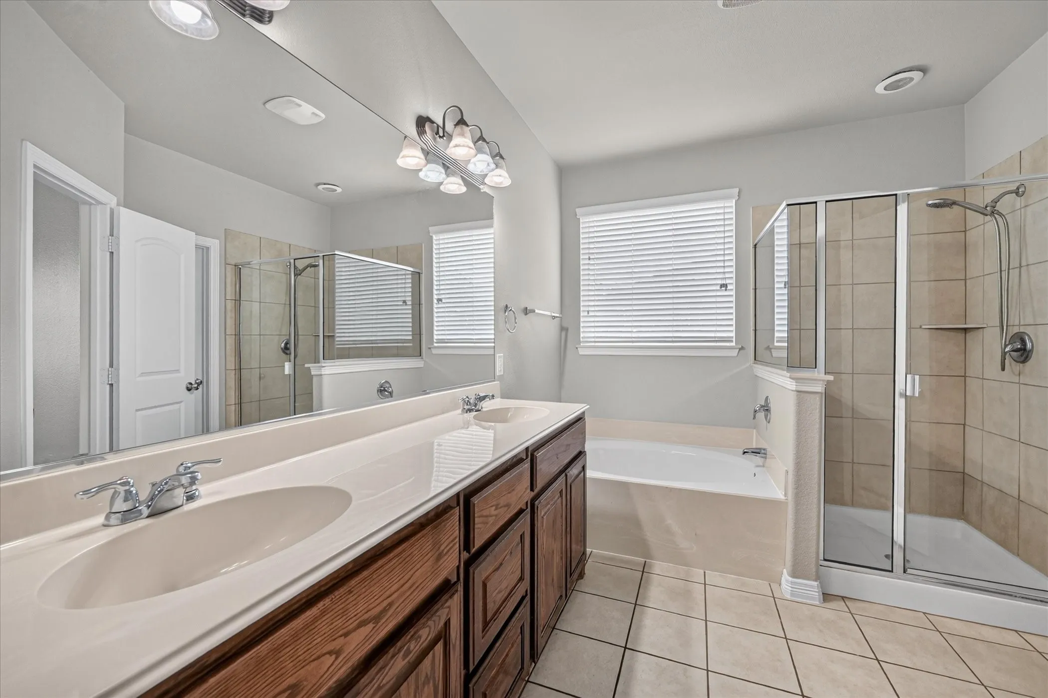 Single Family Residence For Rent in Tarrant County , 601 Sinclair Court, Arlington, Texas 76002, 3 Bedroom, 2 Bathroom, 2 Garage spaces, 1,849 Sqft, built in 2012, mls#21376068, Real Estate Agent in Arlington, Homes For Rent in Tarrant county, Homes For Rent in Arlington, Realtor in Arlington Texas, Real Estate Brokerage Independent Realty Texas, Luminita Cordes Realtor