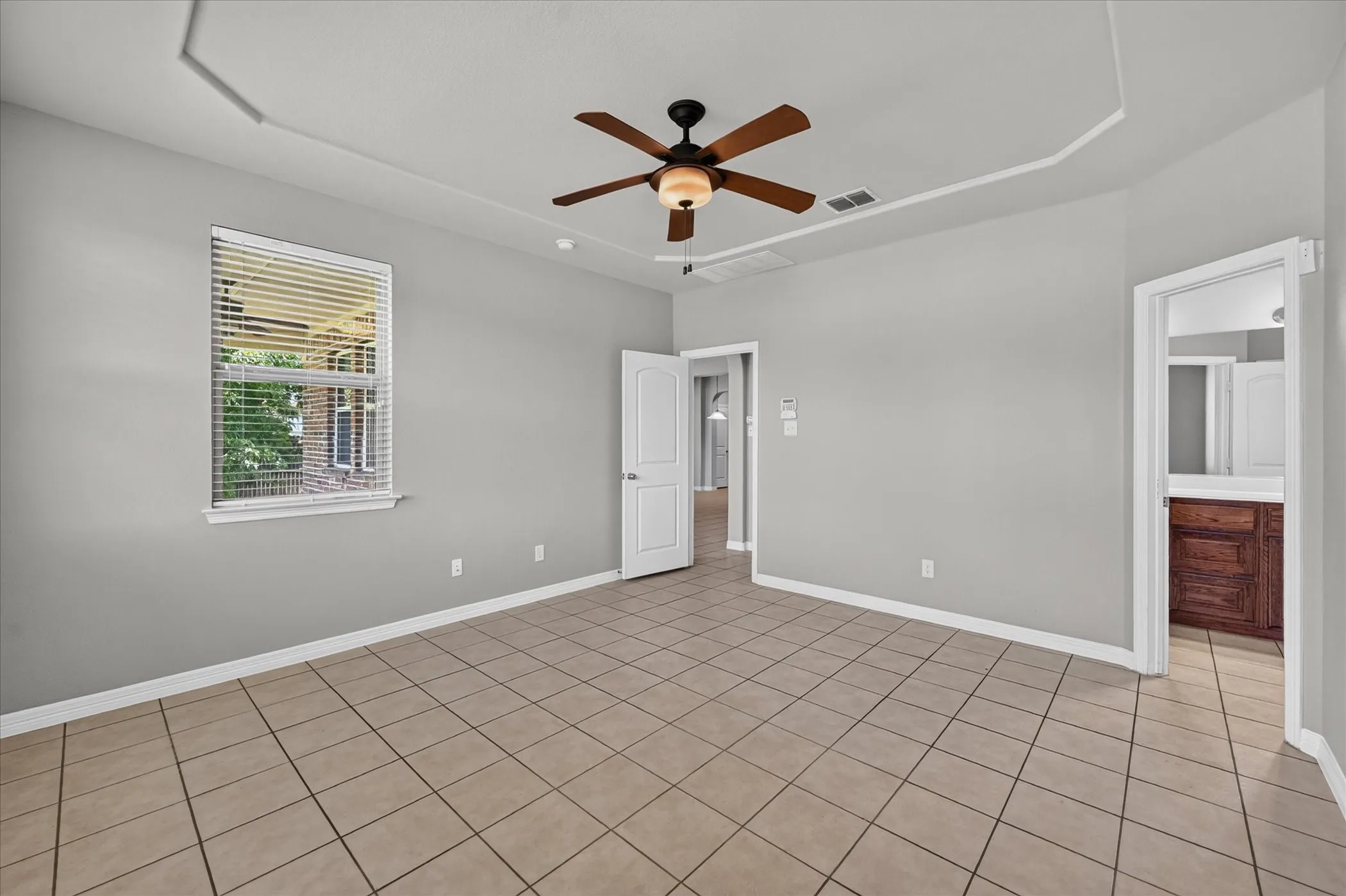 Single Family Residence For Rent in Tarrant County , 601 Sinclair Court, Arlington, Texas 76002, 3 Bedroom, 2 Bathroom, 2 Garage spaces, 1,849 Sqft, built in 2012, mls#21376068, Real Estate Agent in Arlington, Homes For Rent in Tarrant county, Homes For Rent in Arlington, Realtor in Arlington Texas, Real Estate Brokerage Independent Realty Texas, Luminita Cordes Realtor