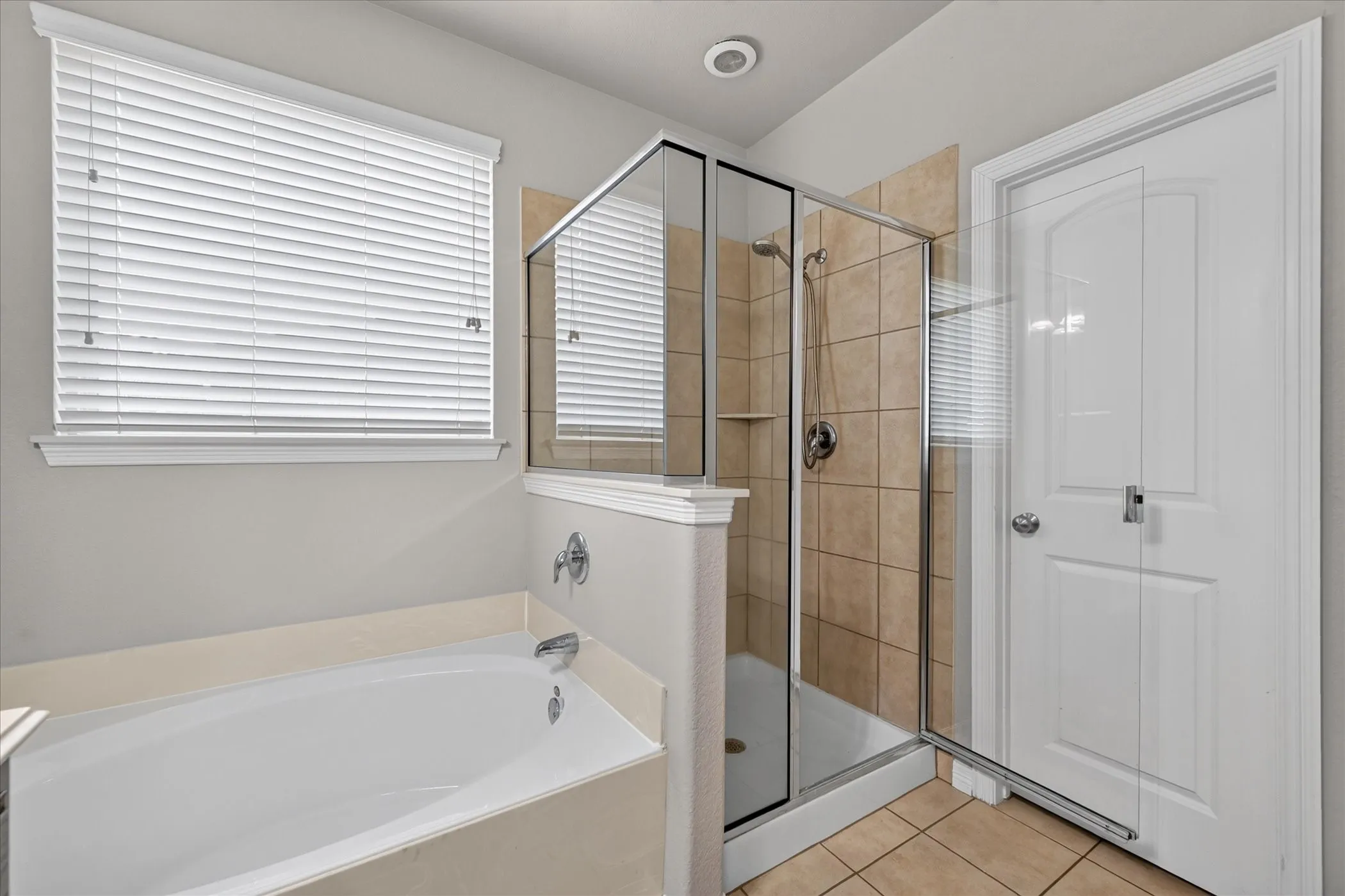 Single Family Residence For Rent in Tarrant County , 601 Sinclair Court, Arlington, Texas 76002, 3 Bedroom, 2 Bathroom, 2 Garage spaces, 1,849 Sqft, built in 2012, mls#21376068, Real Estate Agent in Arlington, Homes For Rent in Tarrant county, Homes For Rent in Arlington, Realtor in Arlington Texas, Real Estate Brokerage Independent Realty Texas, Luminita Cordes Realtor