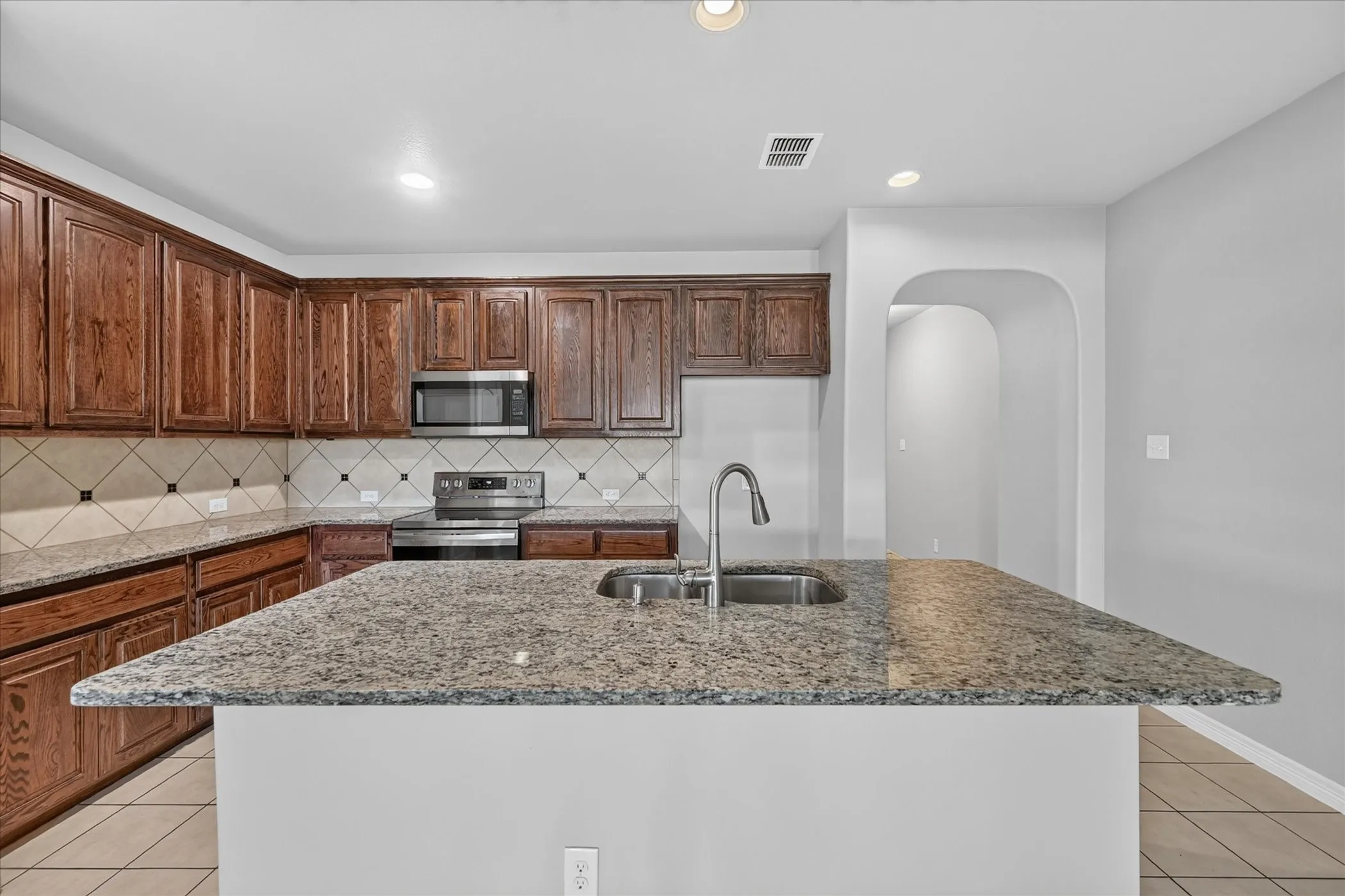 Single Family Residence For Rent in Tarrant County , 601 Sinclair Court, Arlington, Texas 76002, 3 Bedroom, 2 Bathroom, 2 Garage spaces, 1,849 Sqft, built in 2012, mls#21376068, Real Estate Agent in Arlington, Homes For Rent in Tarrant county, Homes For Rent in Arlington, Realtor in Arlington Texas, Real Estate Brokerage Independent Realty Texas, Luminita Cordes Realtor