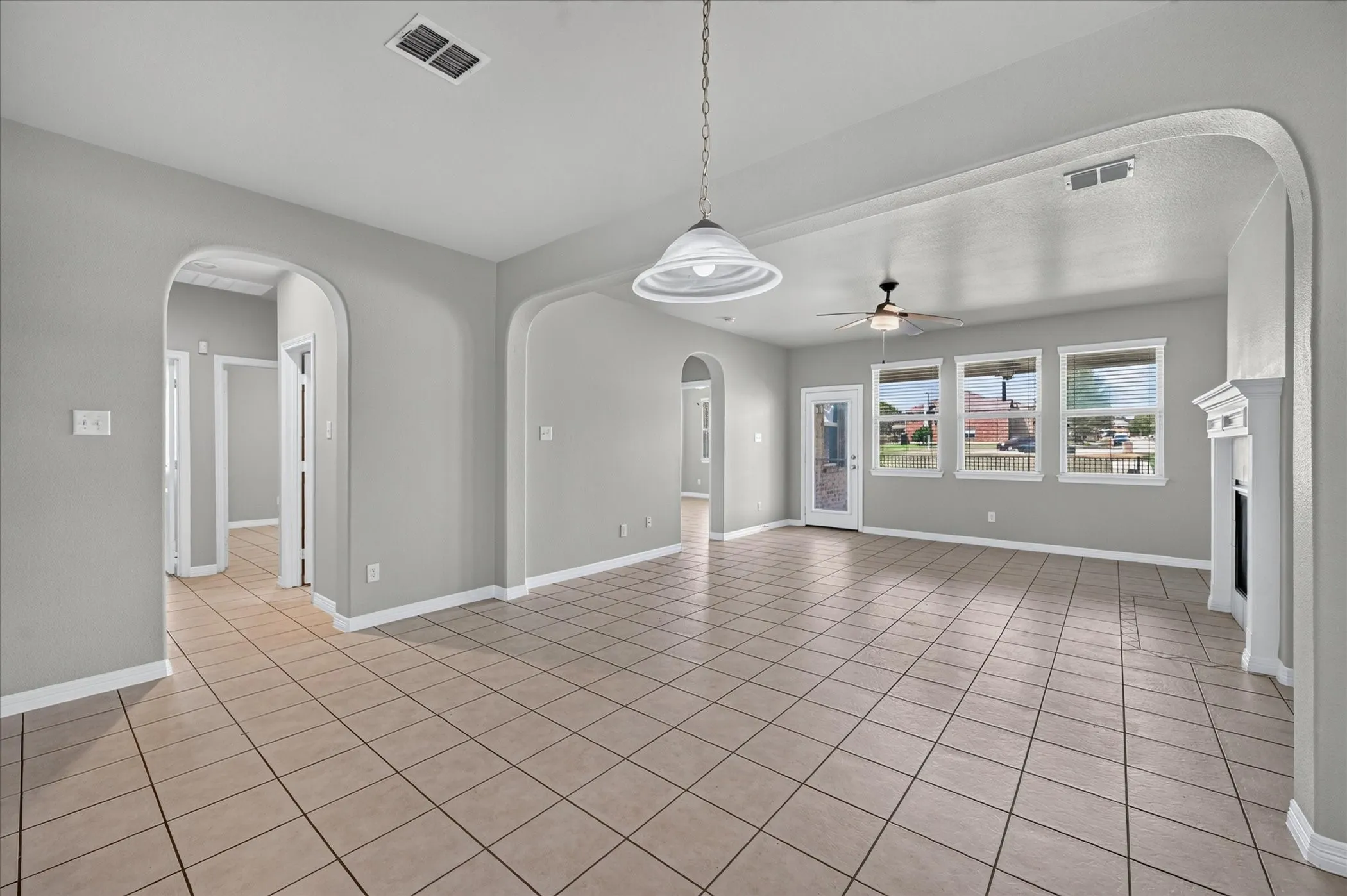 Single Family Residence For Rent in Tarrant County , 601 Sinclair Court, Arlington, Texas 76002, 3 Bedroom, 2 Bathroom, 2 Garage spaces, 1,849 Sqft, built in 2012, mls#21376068, Real Estate Agent in Arlington, Homes For Rent in Tarrant county, Homes For Rent in Arlington, Realtor in Arlington Texas, Real Estate Brokerage Independent Realty Texas, Luminita Cordes Realtor
