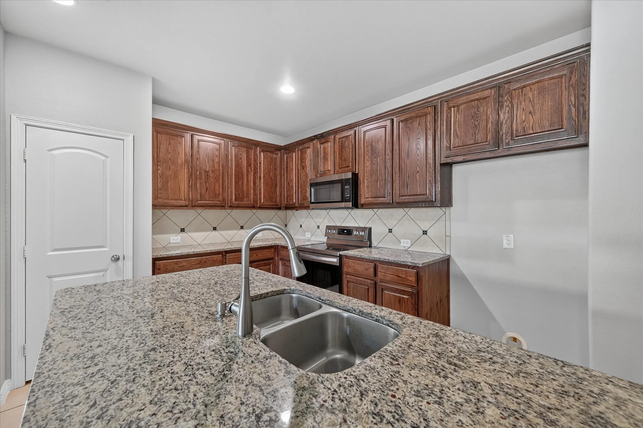 Single Family Residence For Rent in Tarrant County , 601 Sinclair Court, Arlington, Texas 76002, 3 Bedroom, 2 Bathroom, 2 Garage spaces, 1,849 Sqft, built in 2012, mls#21376068, Real Estate Agent in Arlington, Homes For Rent in Tarrant county, Homes For Rent in Arlington, Realtor in Arlington Texas, Real Estate Brokerage Independent Realty Texas, Luminita Cordes Realtor