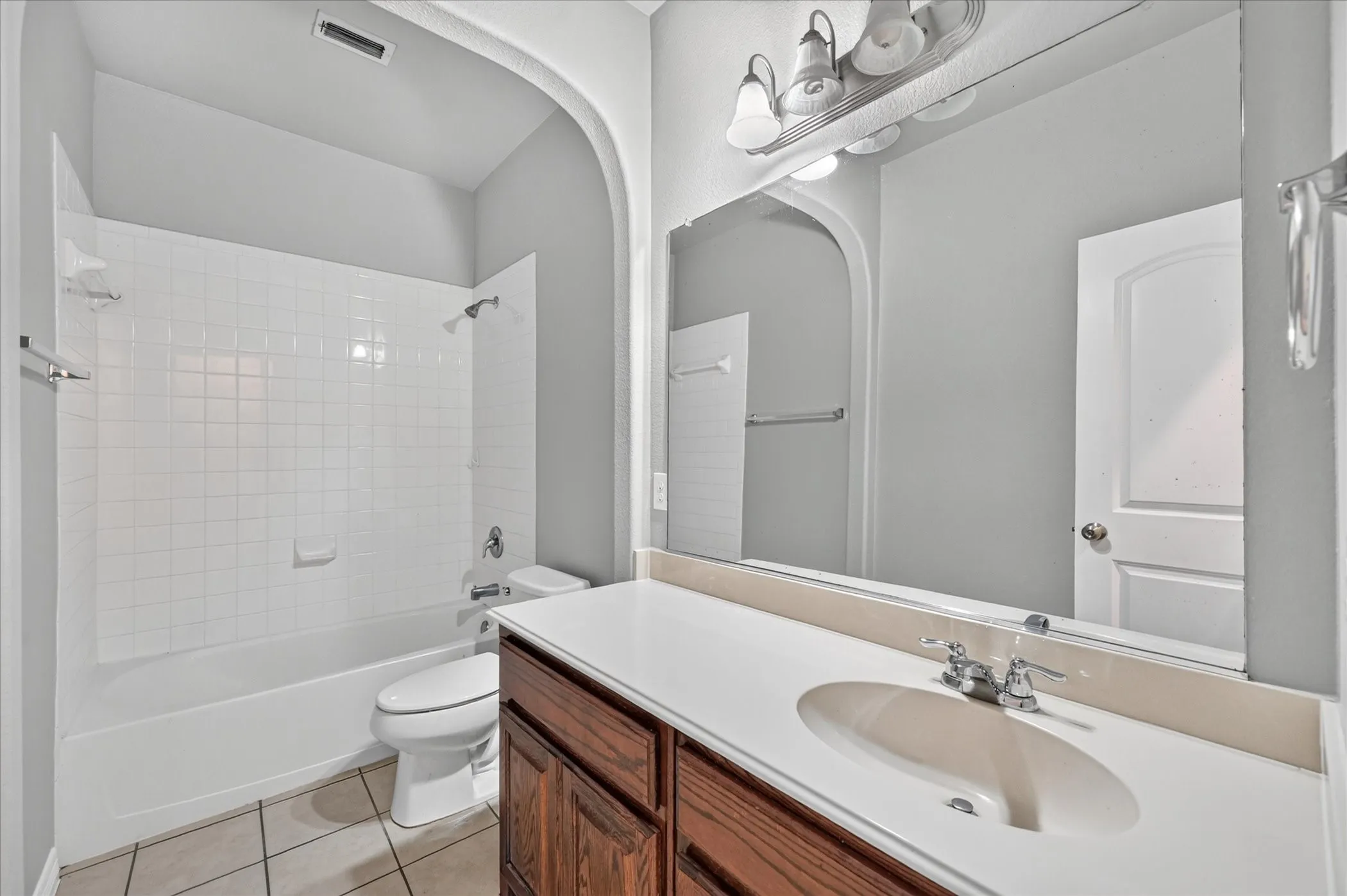 Single Family Residence For Rent in Tarrant County , 601 Sinclair Court, Arlington, Texas 76002, 3 Bedroom, 2 Bathroom, 2 Garage spaces, 1,849 Sqft, built in 2012, mls#21376068, Real Estate Agent in Arlington, Homes For Rent in Tarrant county, Homes For Rent in Arlington, Realtor in Arlington Texas, Real Estate Brokerage Independent Realty Texas, Luminita Cordes Realtor