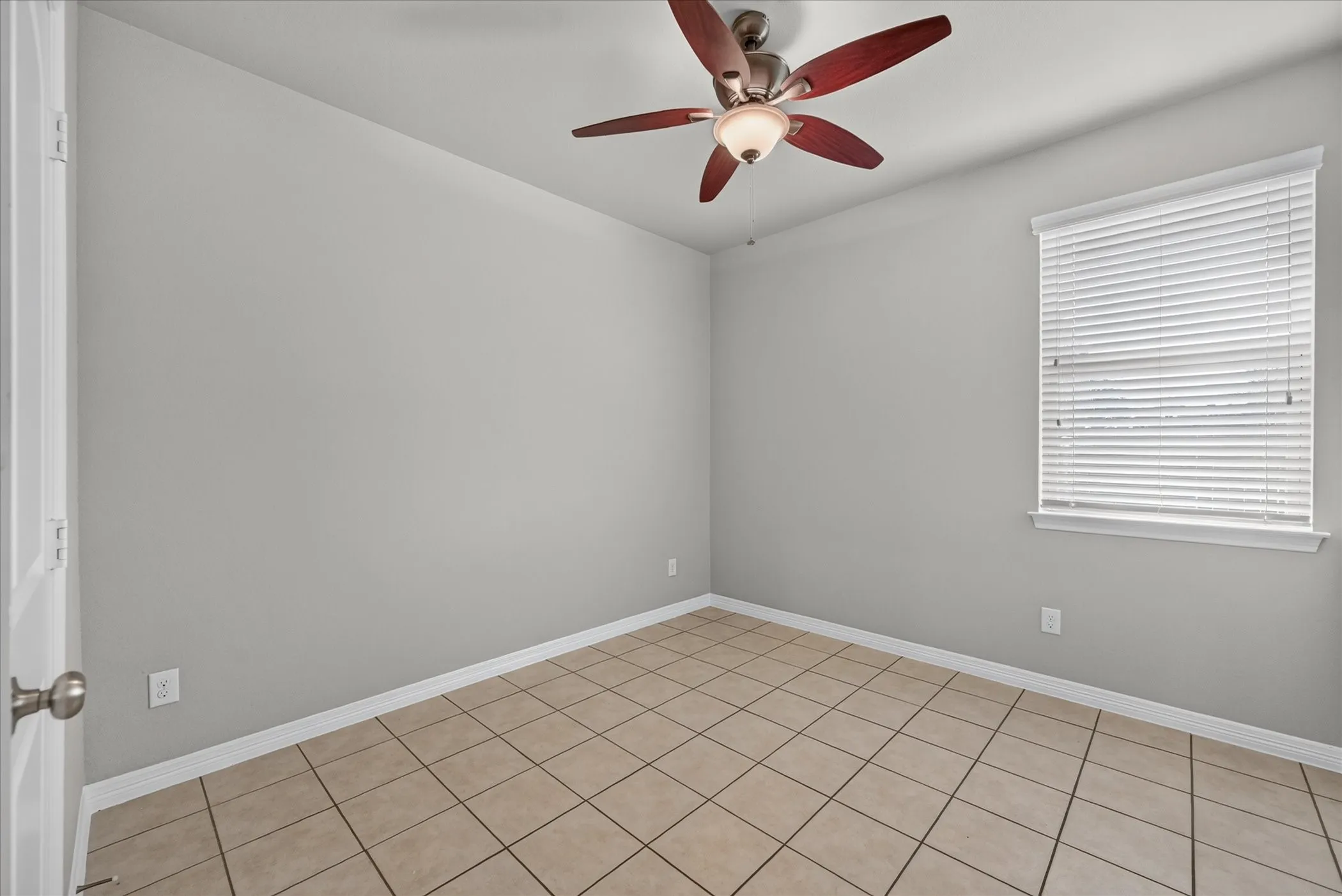 Single Family Residence For Rent in Tarrant County , 601 Sinclair Court, Arlington, Texas 76002, 3 Bedroom, 2 Bathroom, 2 Garage spaces, 1,849 Sqft, built in 2012, mls#21376068, Real Estate Agent in Arlington, Homes For Rent in Tarrant county, Homes For Rent in Arlington, Realtor in Arlington Texas, Real Estate Brokerage Independent Realty Texas, Luminita Cordes Realtor