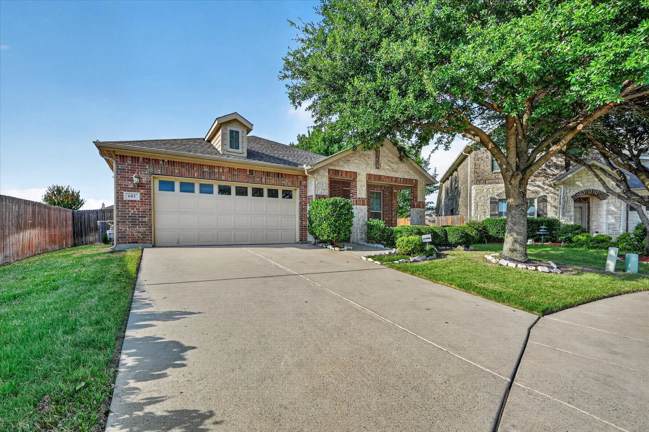 Single Family Residence For Rent in Tarrant County , 601 Sinclair Court, Arlington, Texas 76002, 3 Bedroom, 2 Bathroom, 2 Garage spaces, 1,849 Sqft, built in 2012, mls#21376068, Real Estate Agent in Arlington, Homes For Rent in Tarrant county, Homes For Rent in Arlington, Realtor in Arlington Texas, Real Estate Brokerage Independent Realty Texas, Luminita Cordes Realtor