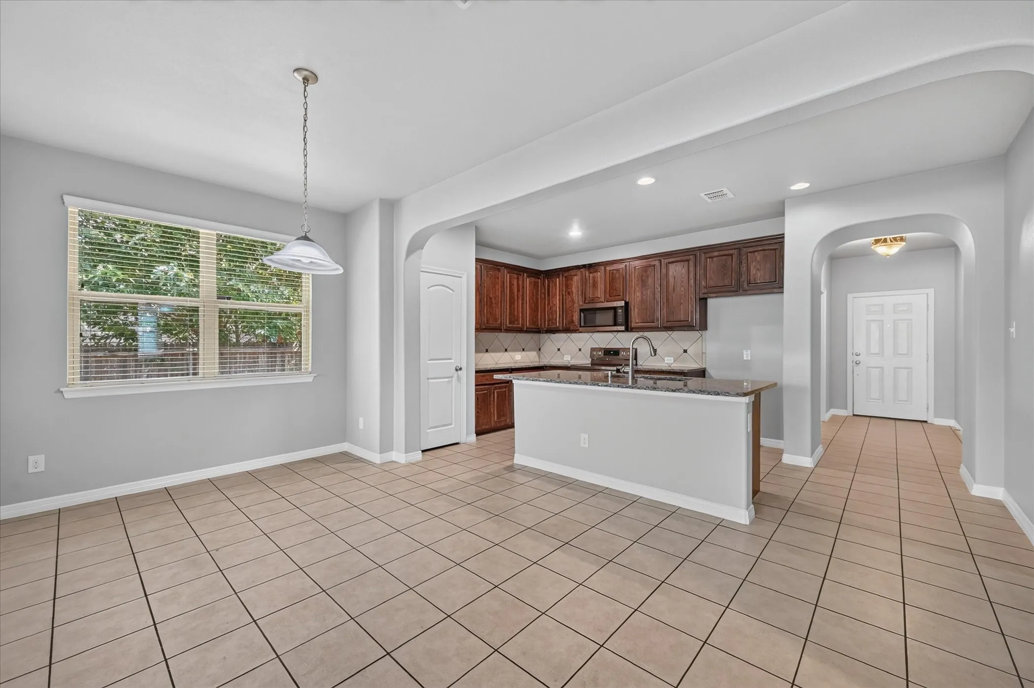 Single Family Residence For Rent in Tarrant County , 601 Sinclair Court, Arlington, Texas 76002, 3 Bedroom, 2 Bathroom, 2 Garage spaces, 1,849 Sqft, built in 2012, mls#21376068, Real Estate Agent in Arlington, Homes For Rent in Tarrant county, Homes For Rent in Arlington, Realtor in Arlington Texas, Real Estate Brokerage Independent Realty Texas, Luminita Cordes Realtor