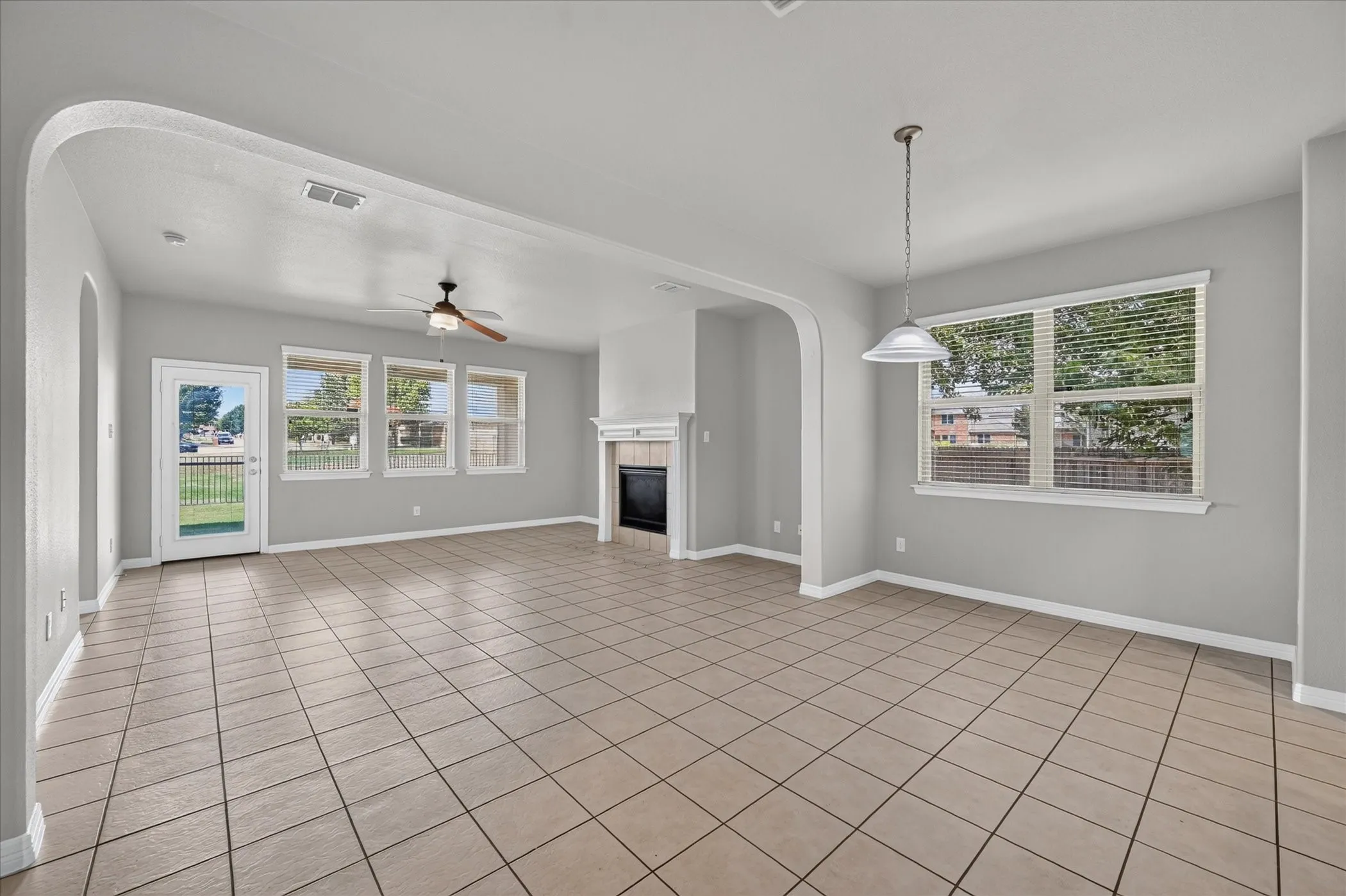 Single Family Residence For Rent in Tarrant County , 601 Sinclair Court, Arlington, Texas 76002, 3 Bedroom, 2 Bathroom, 2 Garage spaces, 1,849 Sqft, built in 2012, mls#21376068, Real Estate Agent in Arlington, Homes For Rent in Tarrant county, Homes For Rent in Arlington, Realtor in Arlington Texas, Real Estate Brokerage Independent Realty Texas, Luminita Cordes Realtor