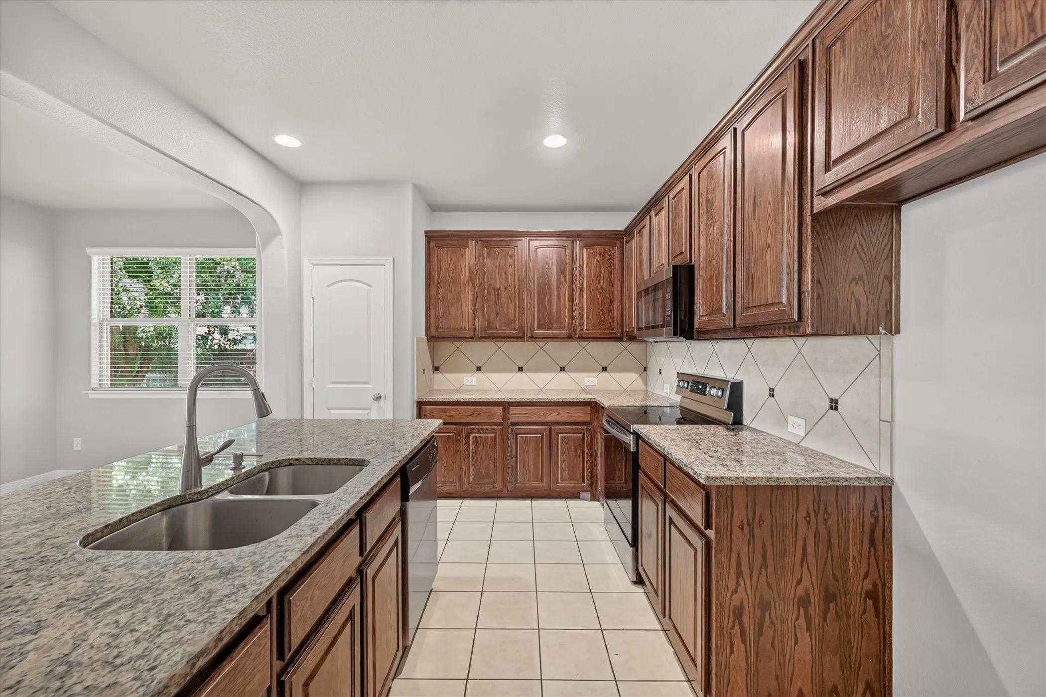 Single Family Residence For Rent in Tarrant County , 601 Sinclair Court, Arlington, Texas 76002, 3 Bedroom, 2 Bathroom, 2 Garage spaces, 1,849 Sqft, built in 2012, mls#21376068, Real Estate Agent in Arlington, Homes For Rent in Tarrant county, Homes For Rent in Arlington, Realtor in Arlington Texas, Real Estate Brokerage Independent Realty Texas, Luminita Cordes Realtor