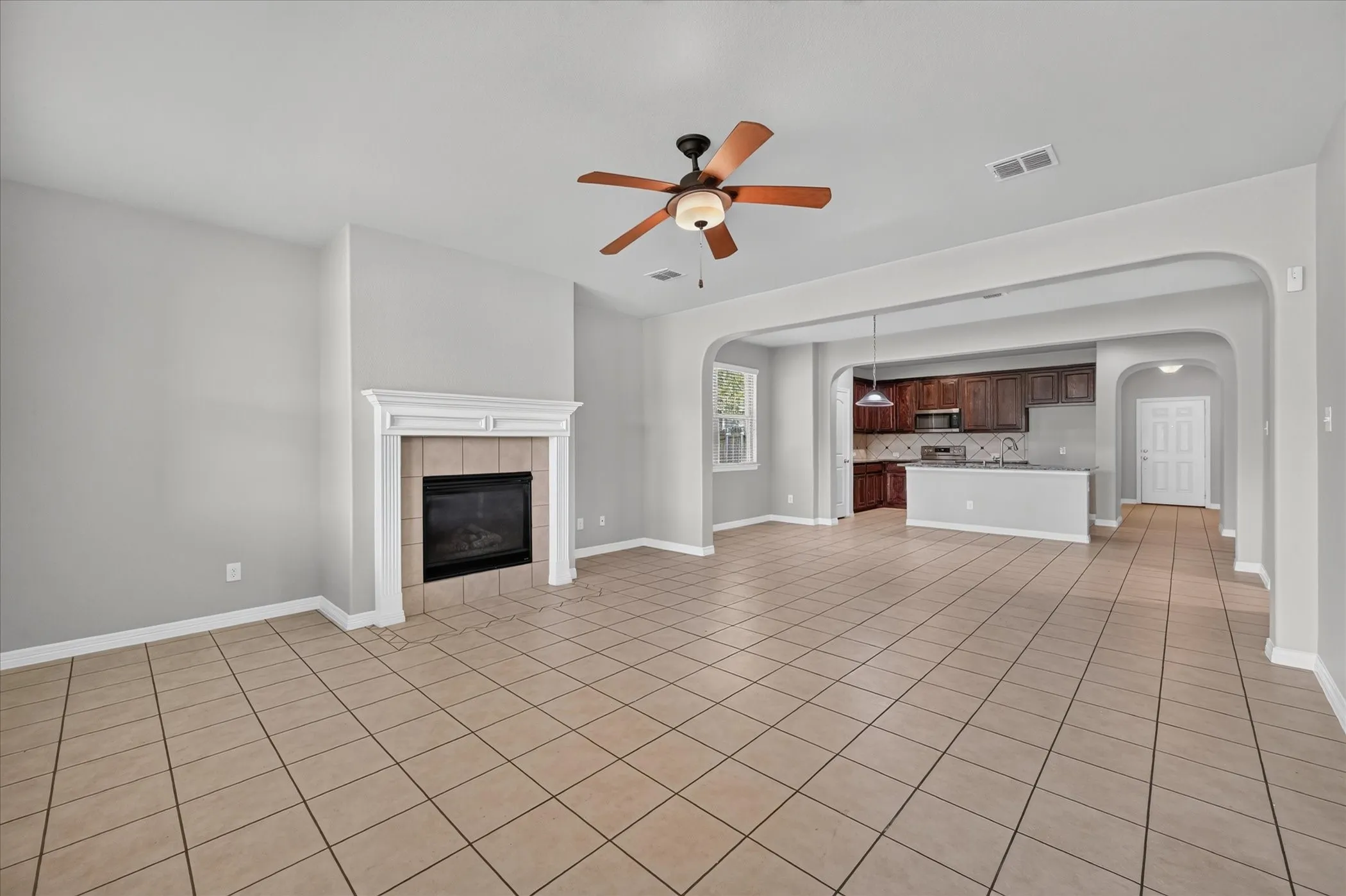 Single Family Residence For Rent in Tarrant County , 601 Sinclair Court, Arlington, Texas 76002, 3 Bedroom, 2 Bathroom, 2 Garage spaces, 1,849 Sqft, built in 2012, mls#21376068, Real Estate Agent in Arlington, Homes For Rent in Tarrant county, Homes For Rent in Arlington, Realtor in Arlington Texas, Real Estate Brokerage Independent Realty Texas, Luminita Cordes Realtor
