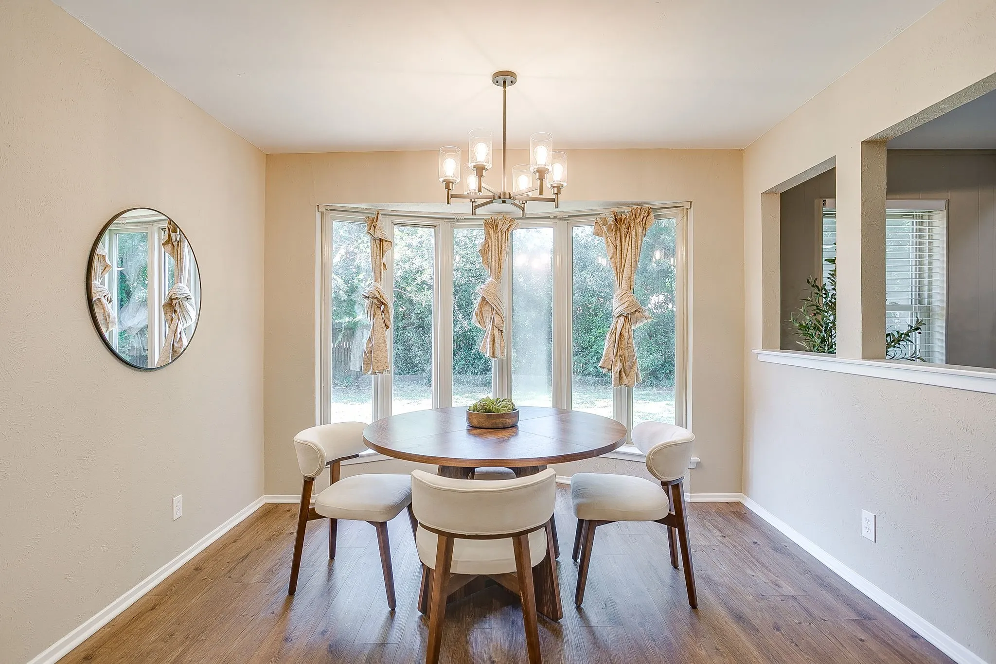 Single Family Residence For Sale in Tarrant County , 105 Lakeway Drive, Benbrook, Texas 76126, 3 Bedroom, 2 Bathroom, 2 Garage spaces, 1,630 Sqft, built in 1974, mls#21384191, Real Estate Agent in Benbrook, Homes For Sale in Tarrant county, Homes For Sale in Benbrook, Realtor in Benbrook Texas, Real Estate Brokerage Independent Realty Texas, Luminita Cordes Realtor