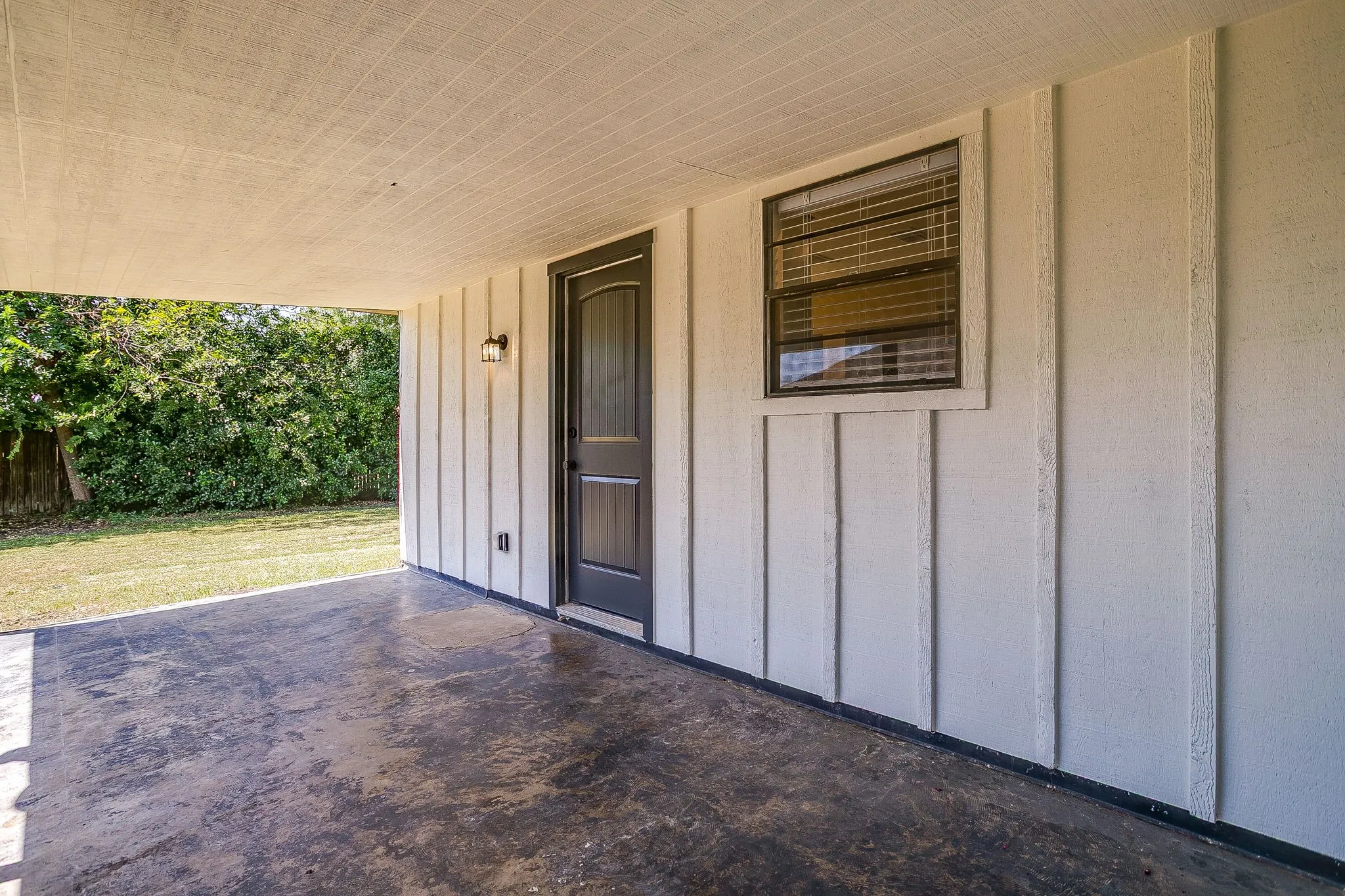 Single Family Residence For Sale in Tarrant County , 105 Lakeway Drive, Benbrook, Texas 76126, 3 Bedroom, 2 Bathroom, 2 Garage spaces, 1,630 Sqft, built in 1974, mls#21384191, Real Estate Agent in Benbrook, Homes For Sale in Tarrant county, Homes For Sale in Benbrook, Realtor in Benbrook Texas, Real Estate Brokerage Independent Realty Texas, Luminita Cordes Realtor