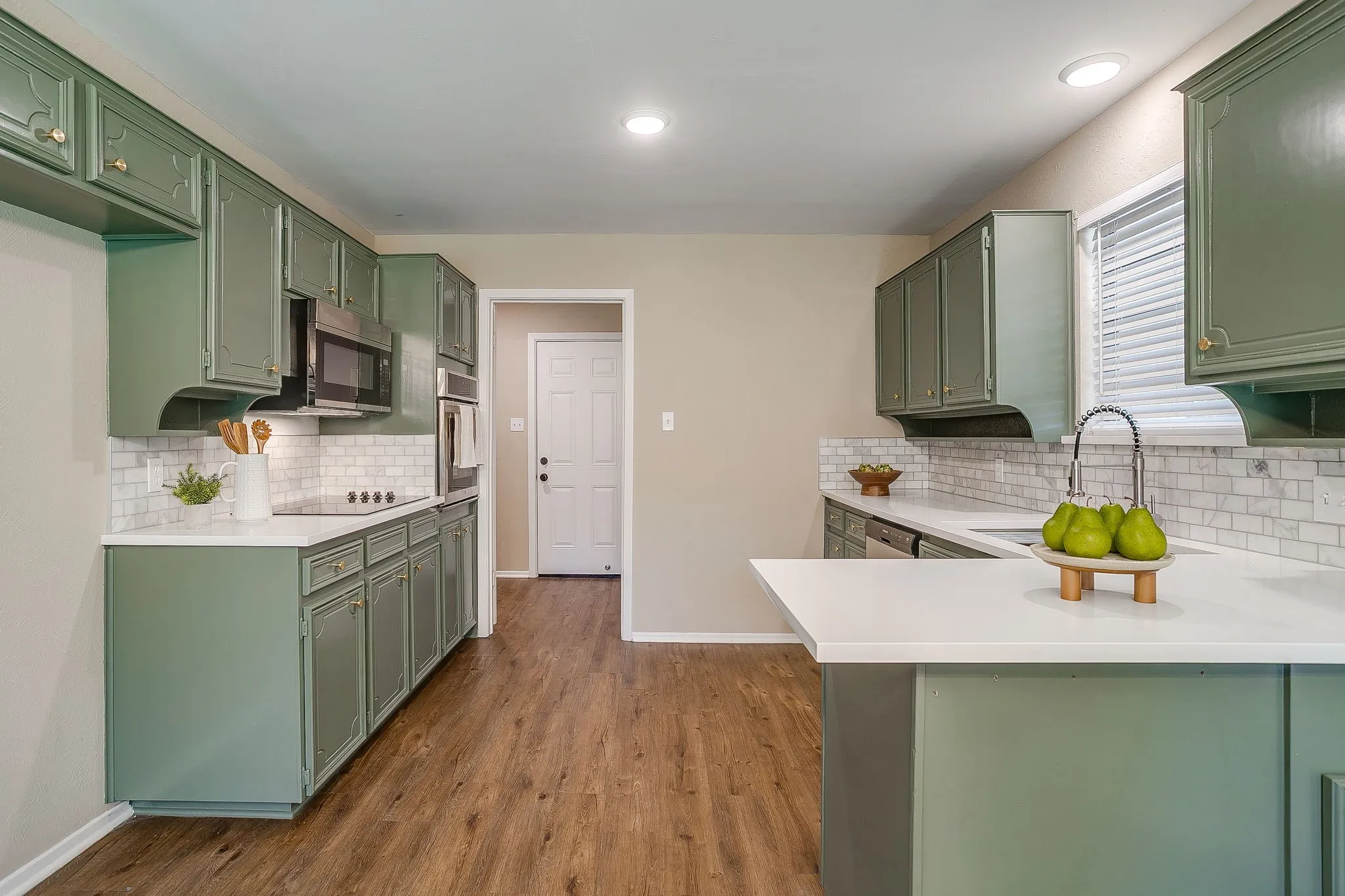 Single Family Residence For Sale in Tarrant County , 105 Lakeway Drive, Benbrook, Texas 76126, 3 Bedroom, 2 Bathroom, 2 Garage spaces, 1,630 Sqft, built in 1974, mls#21384191, Real Estate Agent in Benbrook, Homes For Sale in Tarrant county, Homes For Sale in Benbrook, Realtor in Benbrook Texas, Real Estate Brokerage Independent Realty Texas, Luminita Cordes Realtor