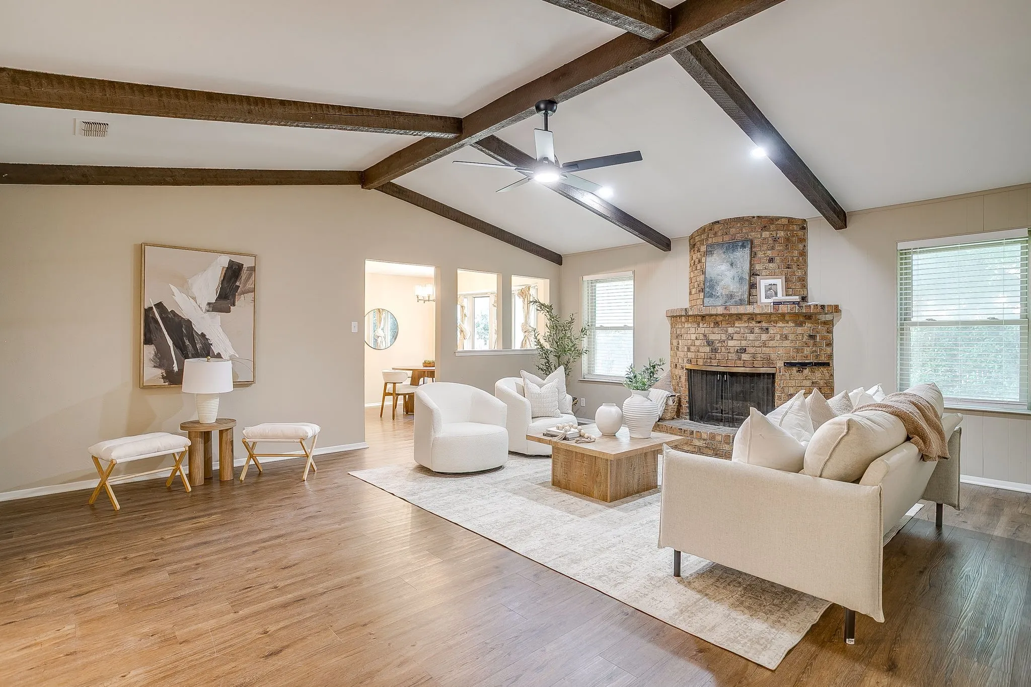 Single Family Residence For Sale in Tarrant County , 105 Lakeway Drive, Benbrook, Texas 76126, 3 Bedroom, 2 Bathroom, 2 Garage spaces, 1,630 Sqft, built in 1974, mls#21384191, Real Estate Agent in Benbrook, Homes For Sale in Tarrant county, Homes For Sale in Benbrook, Realtor in Benbrook Texas, Real Estate Brokerage Independent Realty Texas, Luminita Cordes Realtor