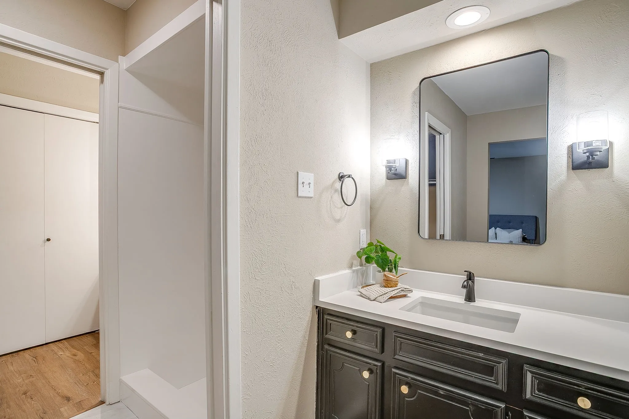 Single Family Residence For Sale in Tarrant County , 105 Lakeway Drive, Benbrook, Texas 76126, 3 Bedroom, 2 Bathroom, 2 Garage spaces, 1,630 Sqft, built in 1974, mls#21384191, Real Estate Agent in Benbrook, Homes For Sale in Tarrant county, Homes For Sale in Benbrook, Realtor in Benbrook Texas, Real Estate Brokerage Independent Realty Texas, Luminita Cordes Realtor