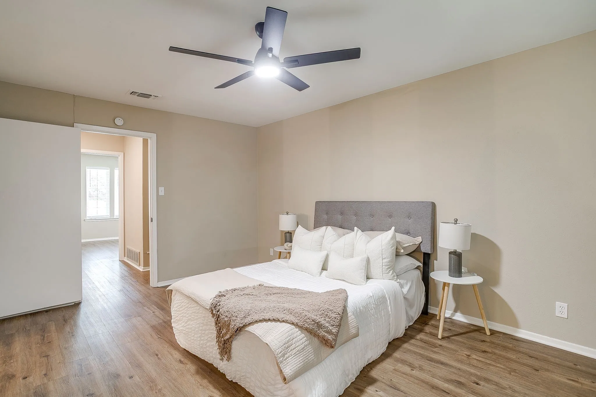Single Family Residence For Sale in Tarrant County , 105 Lakeway Drive, Benbrook, Texas 76126, 3 Bedroom, 2 Bathroom, 2 Garage spaces, 1,630 Sqft, built in 1974, mls#21384191, Real Estate Agent in Benbrook, Homes For Sale in Tarrant county, Homes For Sale in Benbrook, Realtor in Benbrook Texas, Real Estate Brokerage Independent Realty Texas, Luminita Cordes Realtor