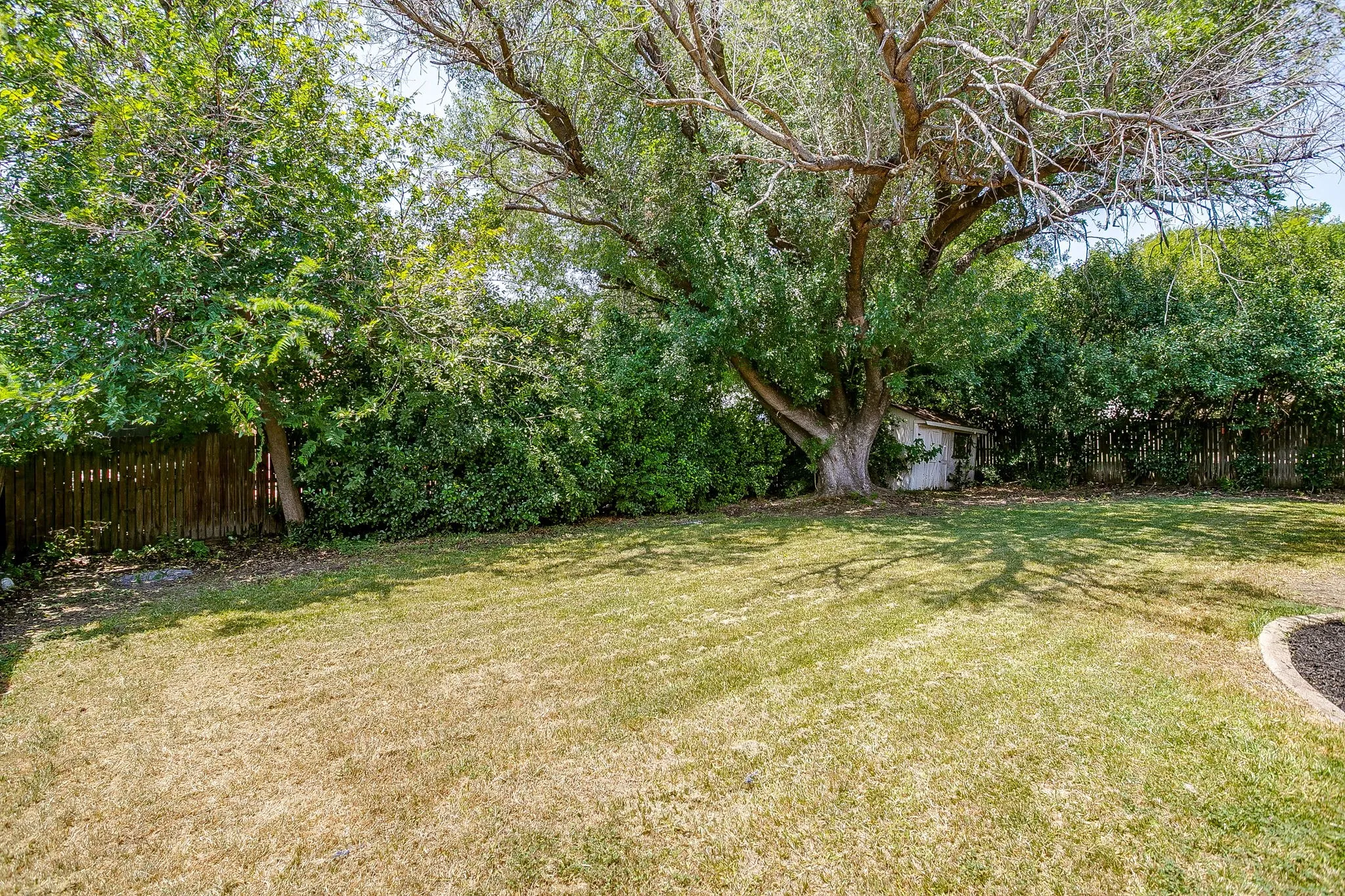 Single Family Residence For Sale in Tarrant County , 105 Lakeway Drive, Benbrook, Texas 76126, 3 Bedroom, 2 Bathroom, 2 Garage spaces, 1,630 Sqft, built in 1974, mls#21384191, Real Estate Agent in Benbrook, Homes For Sale in Tarrant county, Homes For Sale in Benbrook, Realtor in Benbrook Texas, Real Estate Brokerage Independent Realty Texas, Luminita Cordes Realtor