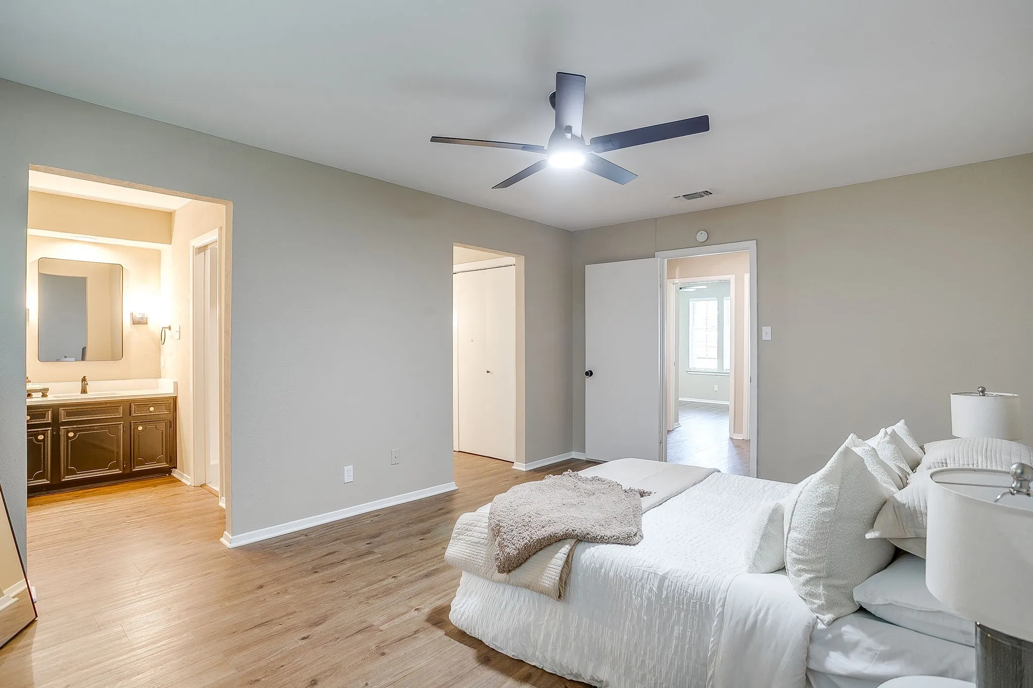 Single Family Residence For Sale in Tarrant County , 105 Lakeway Drive, Benbrook, Texas 76126, 3 Bedroom, 2 Bathroom, 2 Garage spaces, 1,630 Sqft, built in 1974, mls#21384191, Real Estate Agent in Benbrook, Homes For Sale in Tarrant county, Homes For Sale in Benbrook, Realtor in Benbrook Texas, Real Estate Brokerage Independent Realty Texas, Luminita Cordes Realtor